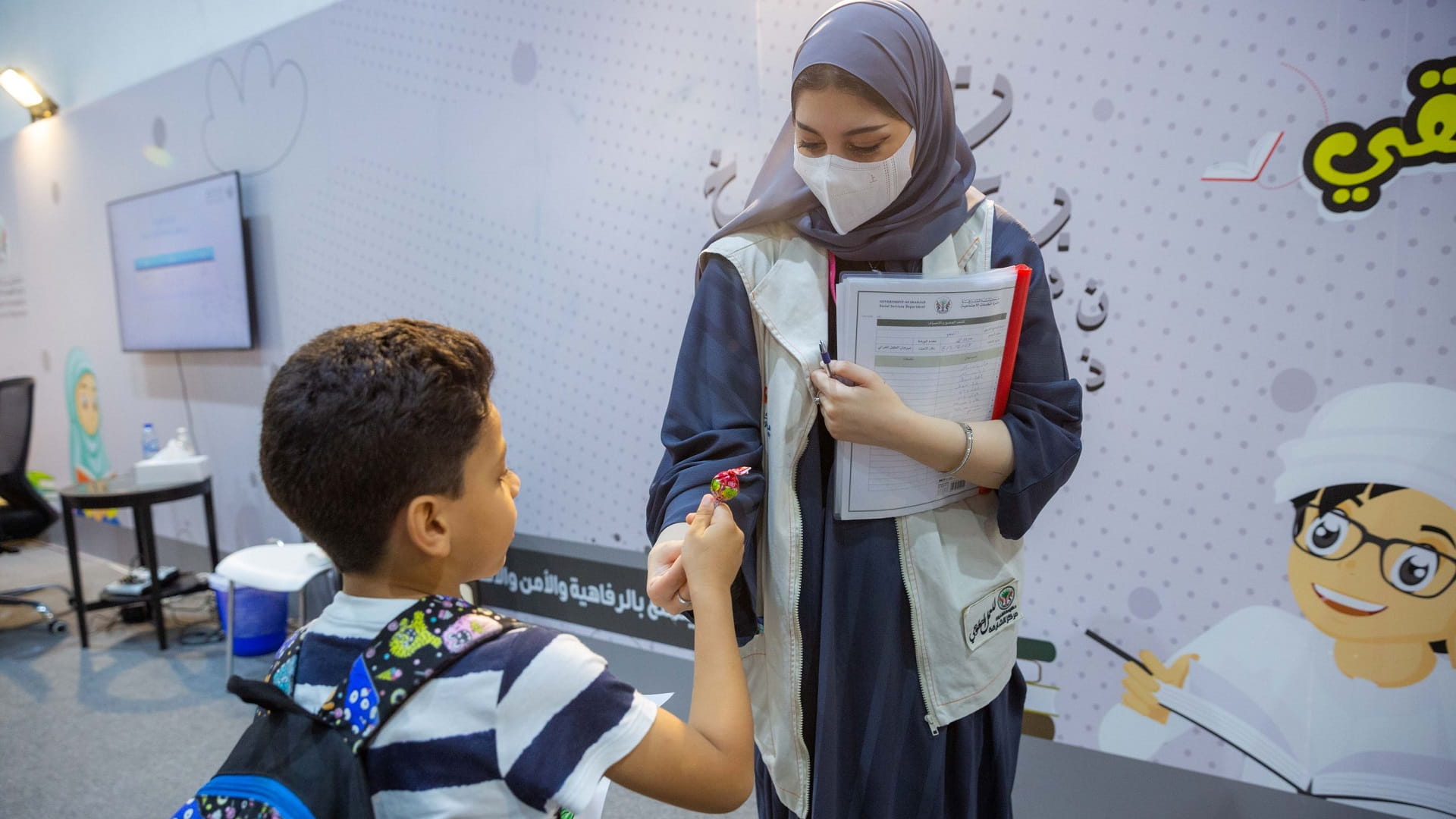 Image for the title: Over 150 volunteers from 10 countries come together at SCRF 