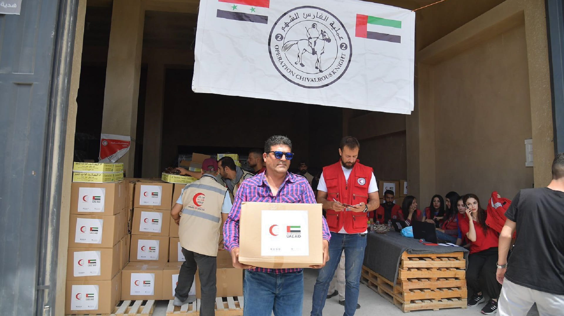 Image for the title: ERC distributes food parcels to 600 medical personnel in Latakia 