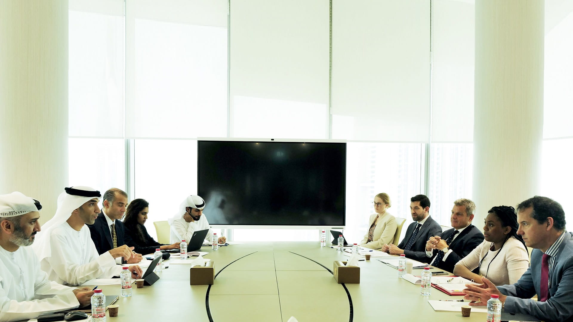 صورة بعنوان: الزيودي يبحث علاقات الشراكة مع وزيرة الأعمال في المملكة المتحدة 