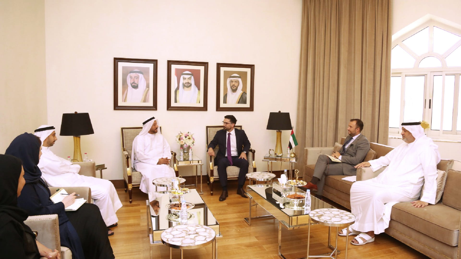 صورة بعنوان: غرفة الشارقة تبحث التعاون الاقتصادي مع رومانيا 