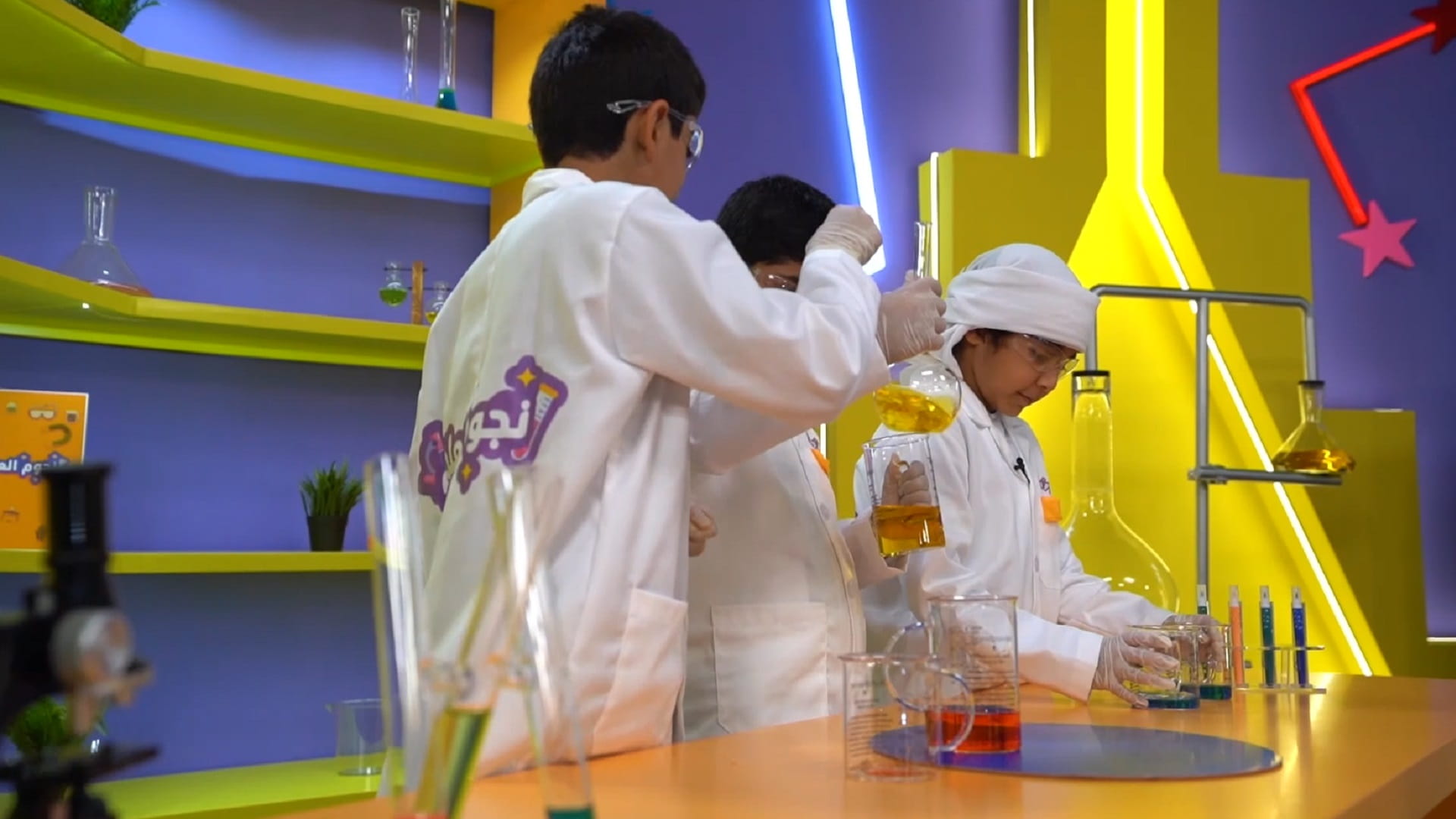 صورة بعنوان: برامج علمية واقتصادية تعزز الشبكة البرامجية لتلفزيون الشارقة 