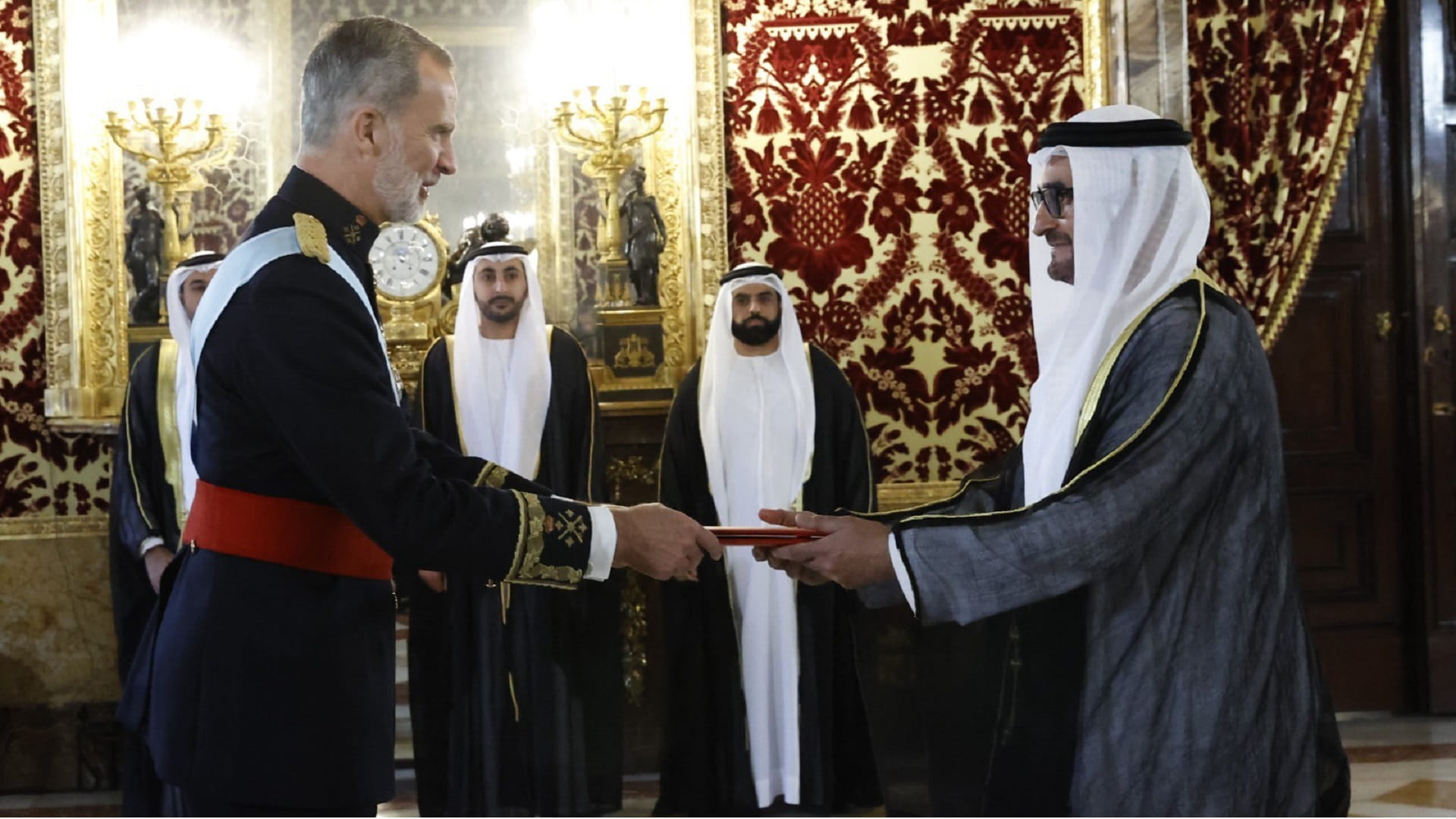 Image for the title: UAE ambassador presents credentials to King of Spain 