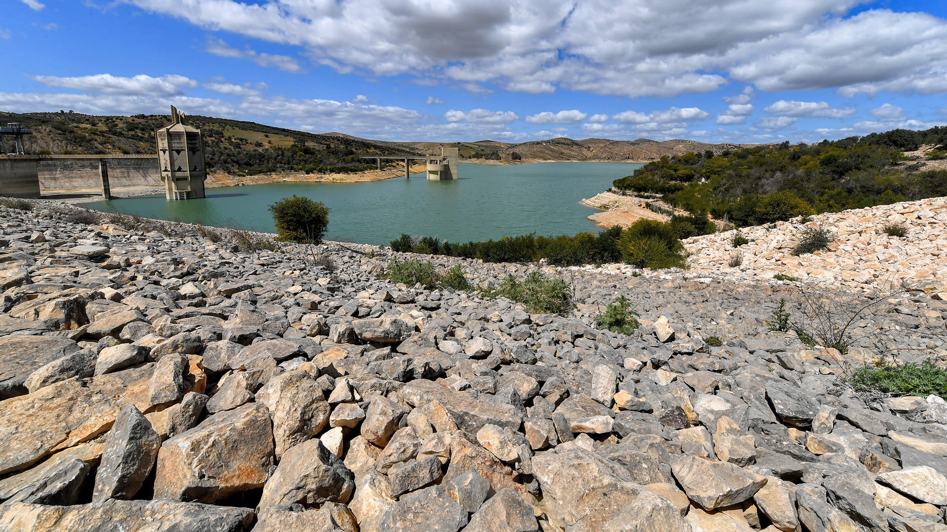 Image for the title: Half world's largest lakes and reservoirs drying up: study 
