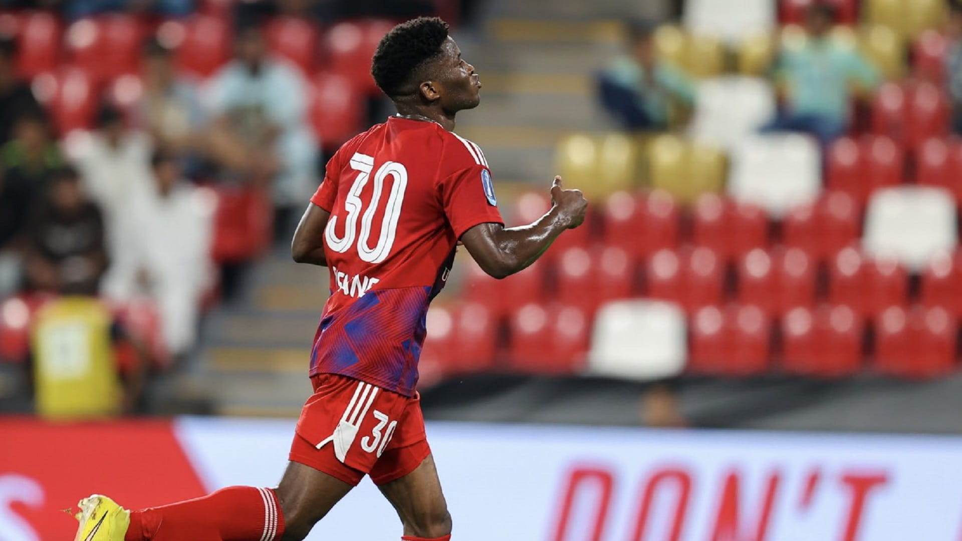 صورة بعنوان: الشارقة يفوز على الجزيرة بذهاب نصف نهائي كأس مصرف أبوظبي الإسلامي 