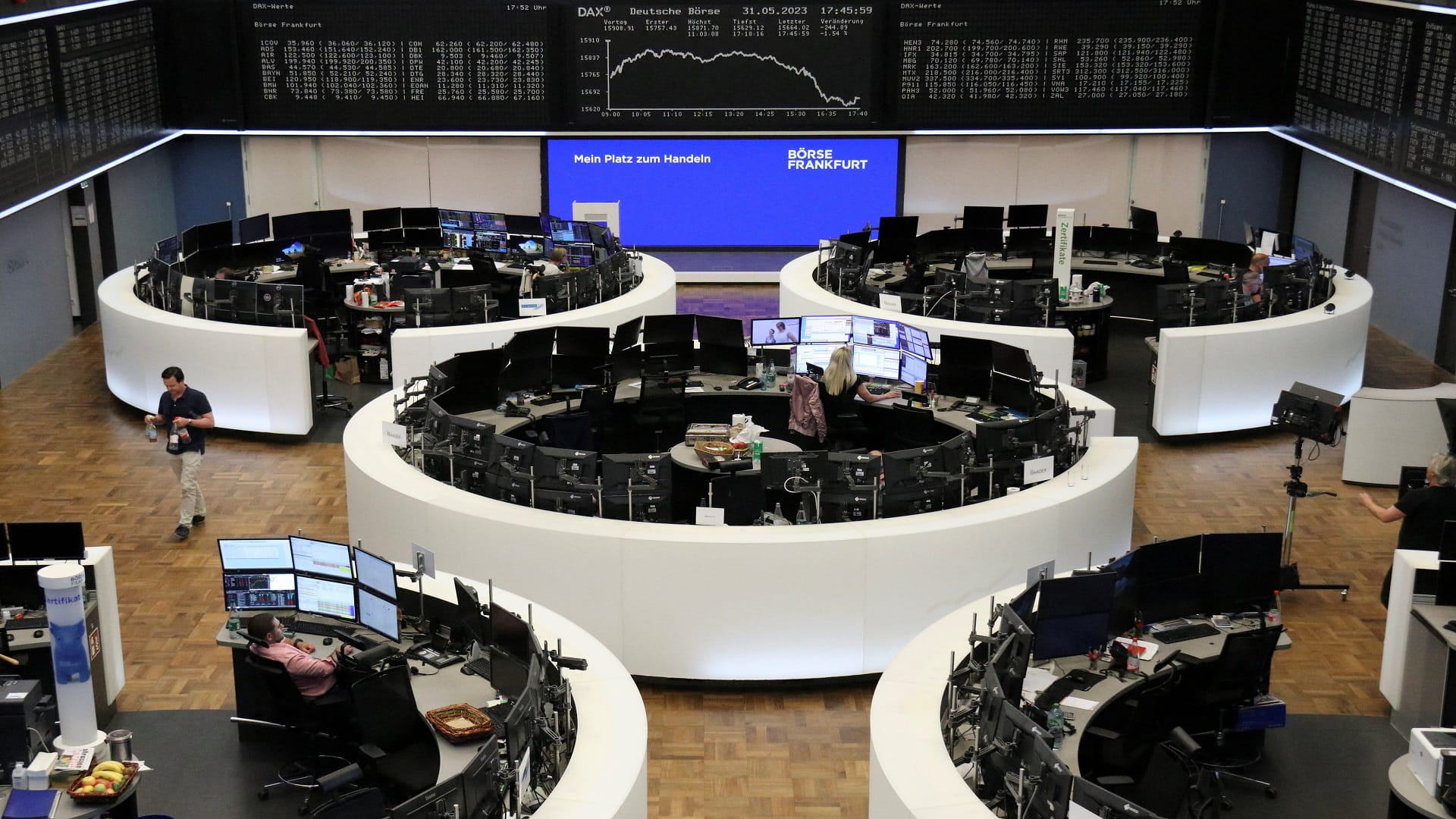 صورة بعنوان: بعد بيانات صينية ضعيفة.. الأسهم الأوروبية عند أدنى مستوى بشهرين  