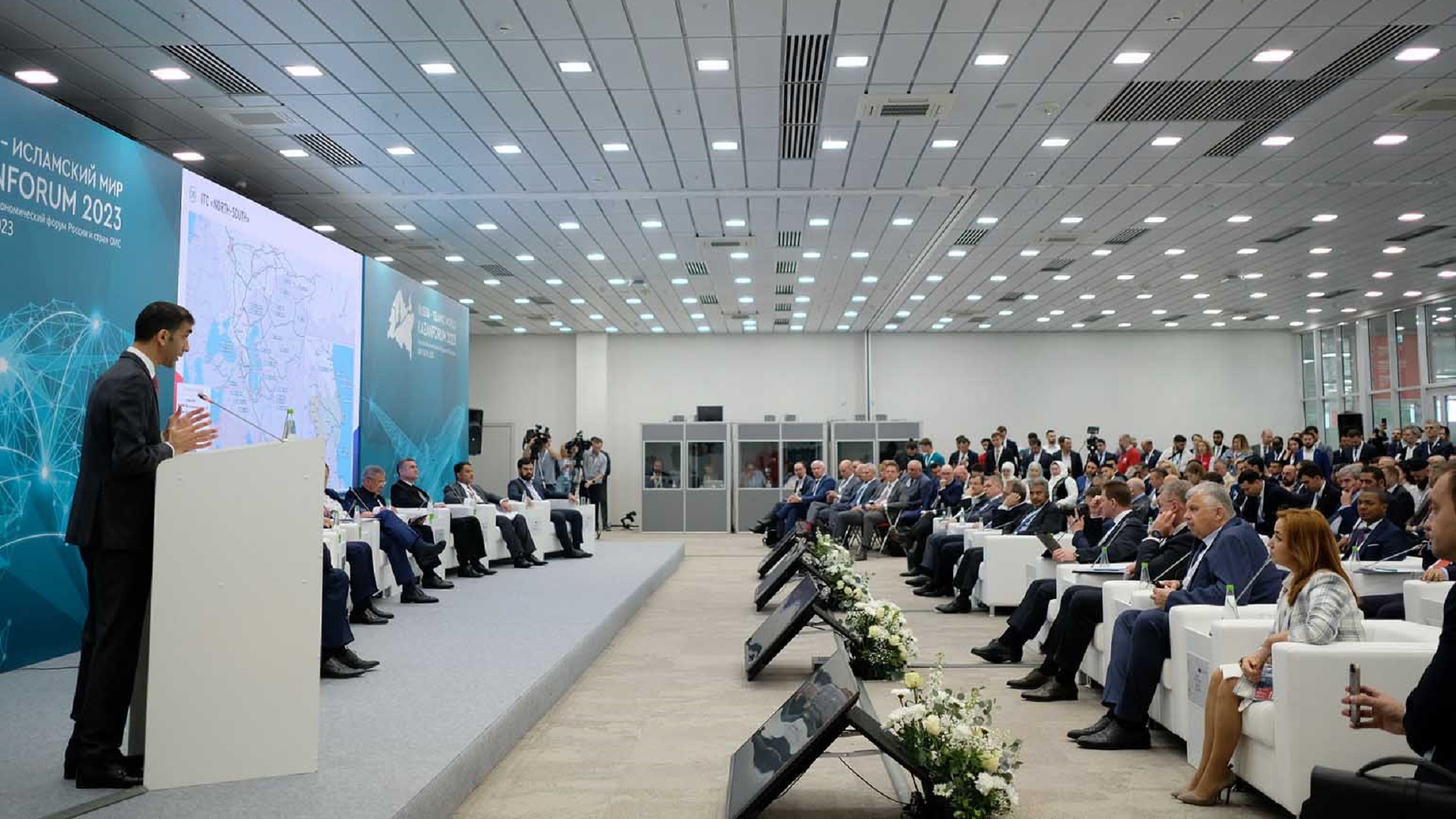 صورة بعنوان: الزيودي يستعرض في منتدى كازان الدولي مزايا الإمارات الاستثمارية 