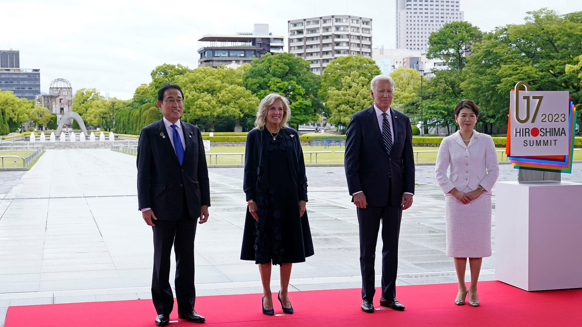 Image for the title: White House: 'Steady progress' being made on US debt deal 