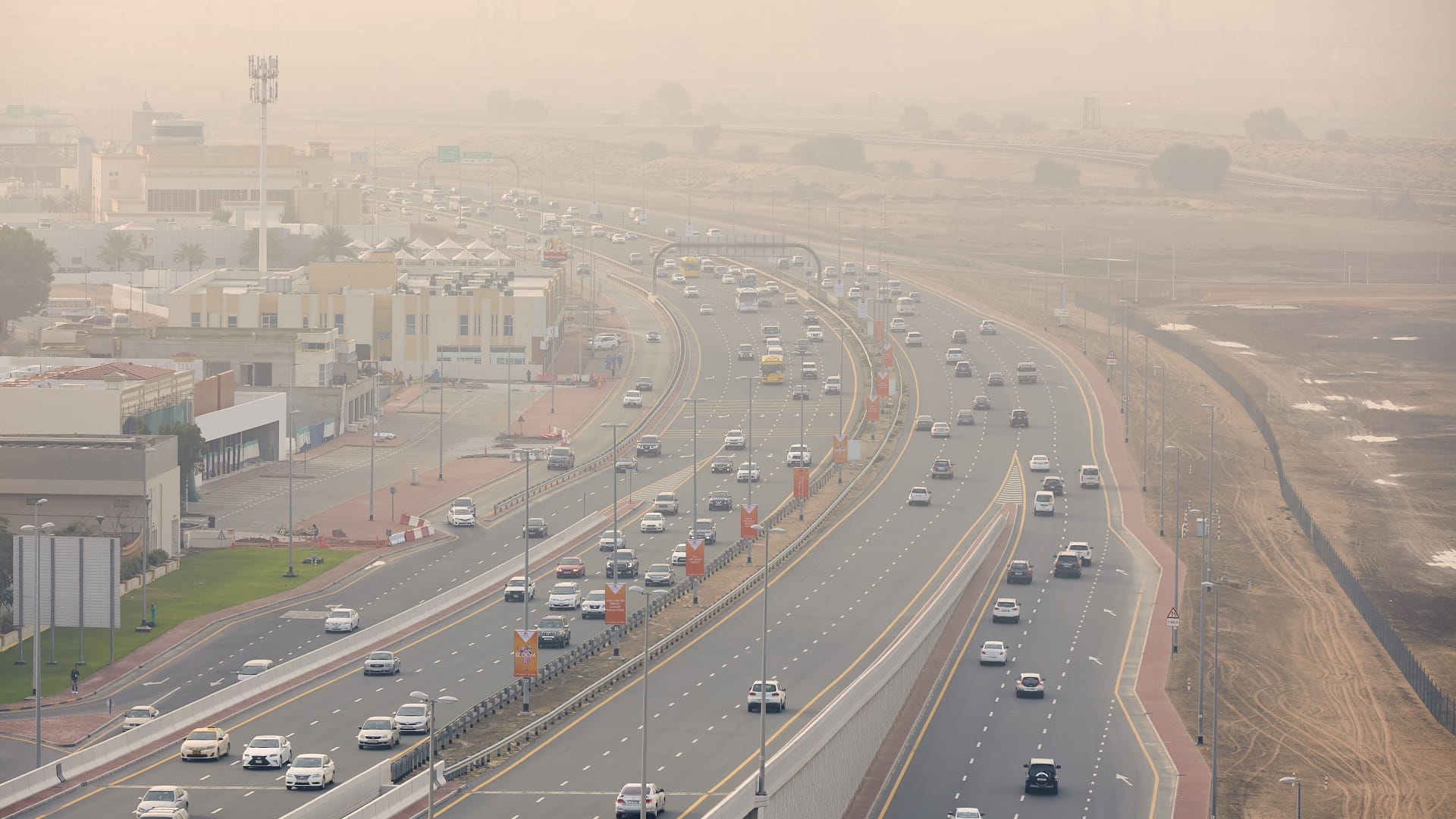 صورة بعنوان: الأرصاد: رياح مثيرة للغبار والأتربة تؤدي إلى تدني مدى الرؤية غداً 