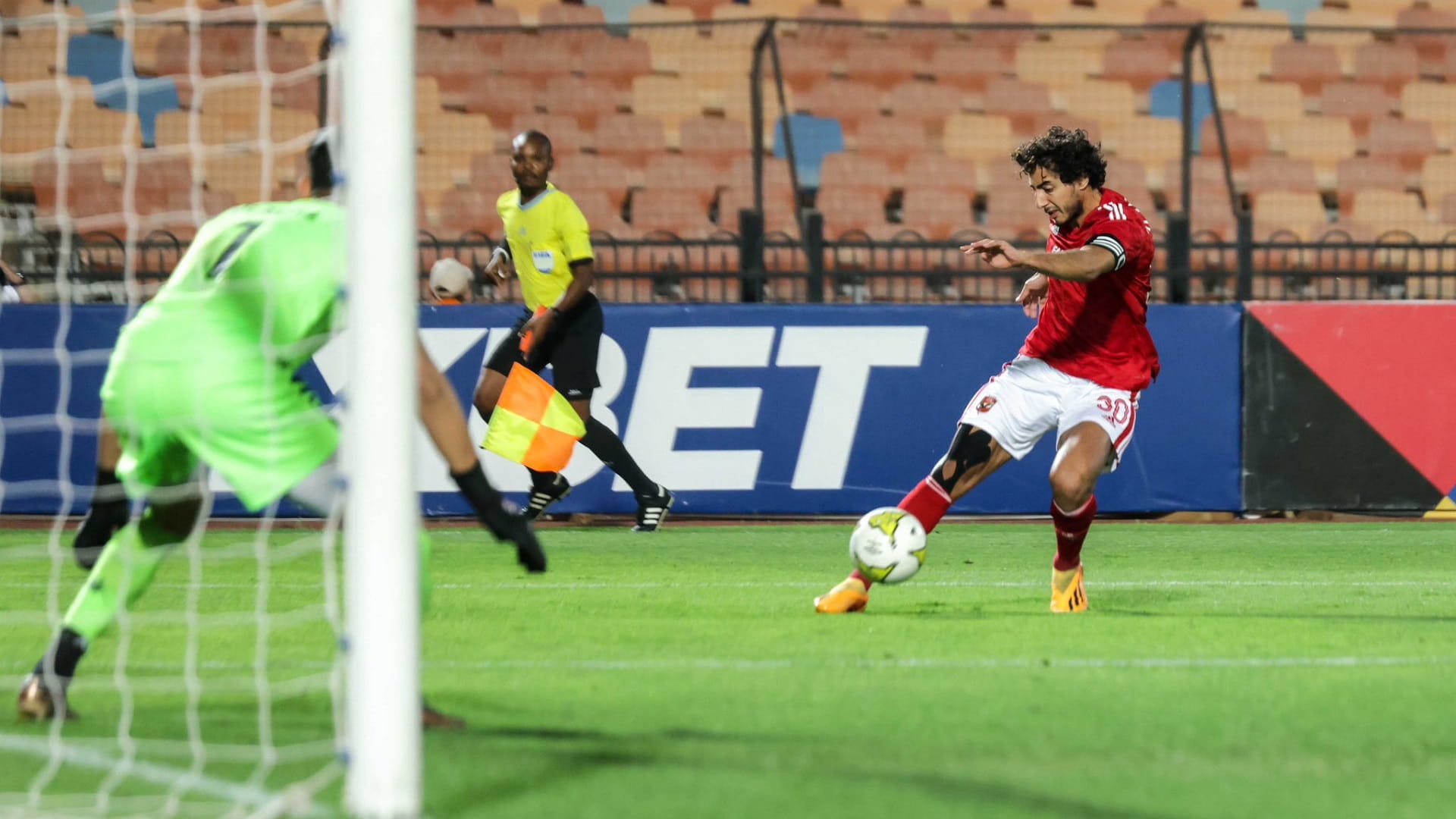 صورة بعنوان: الأهلي المصري يتأهل إلى نهائي دوري أبطال إفريقيا لكرة القدم 