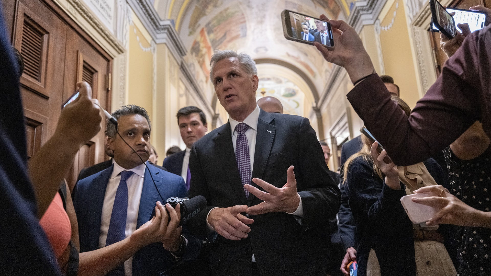 Image for the title: US Republicans put brakes on debt crisis talks 