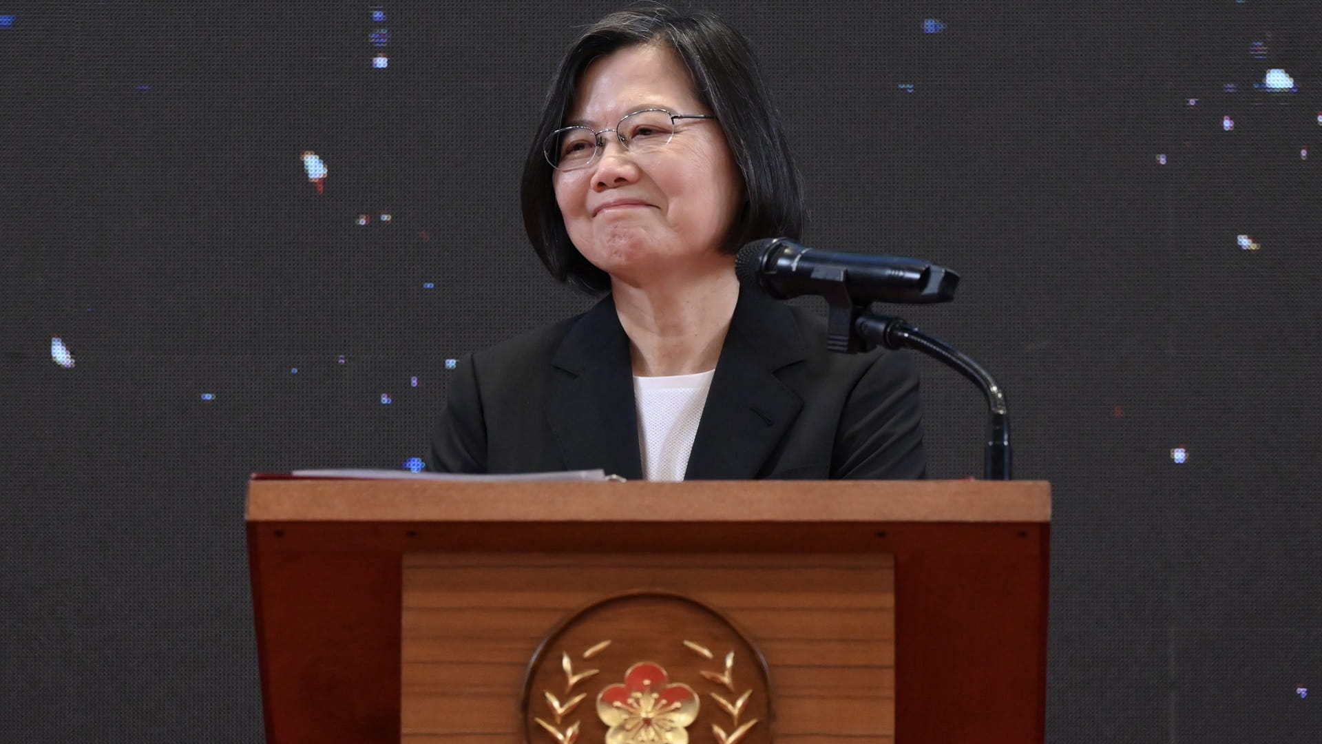 Image for the title: Taiwan pres. vows to keep 'status quo' on cross-strait relations 