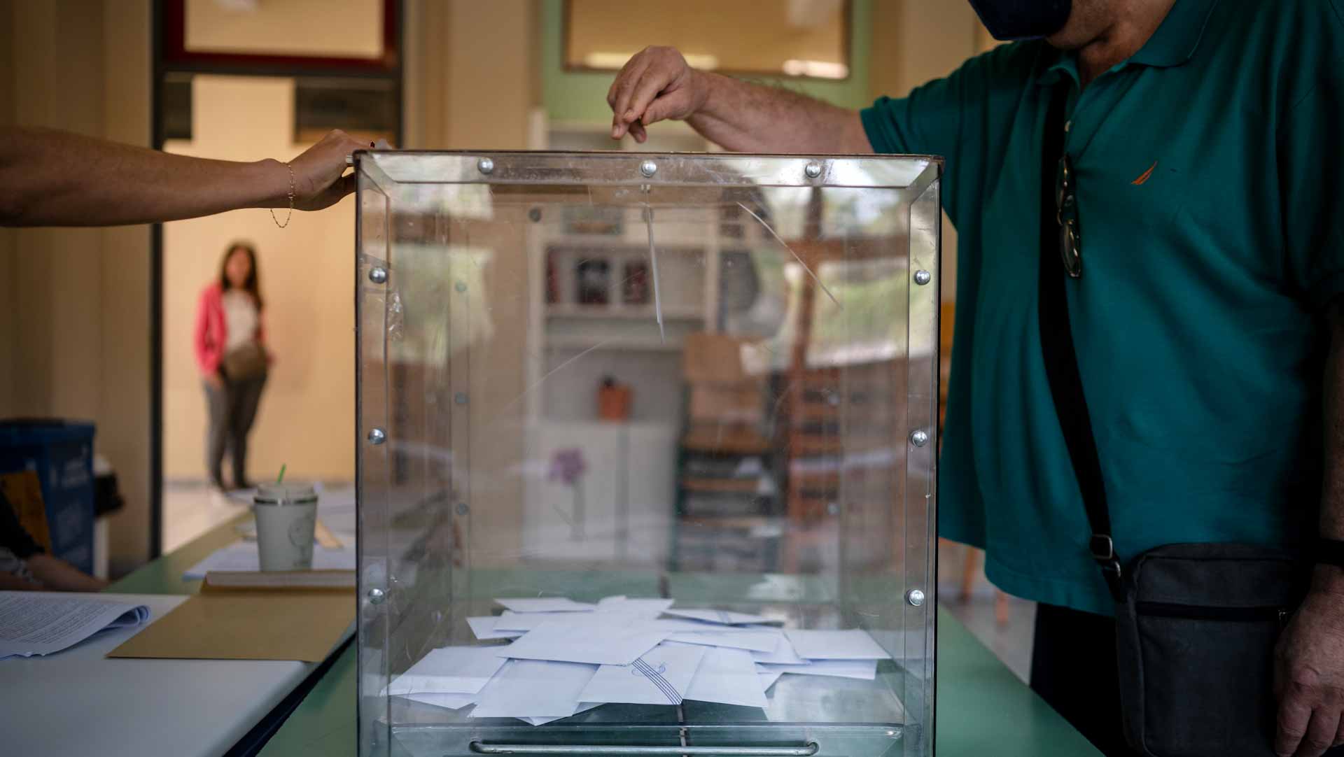 Image for the title: Greece votes, PM urges 'stronger' nation 