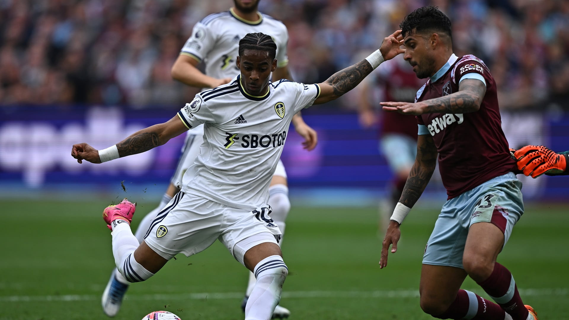 صورة بعنوان: ويستهام يضمن البقاء في الدوري الإنجليزي الممتاز 