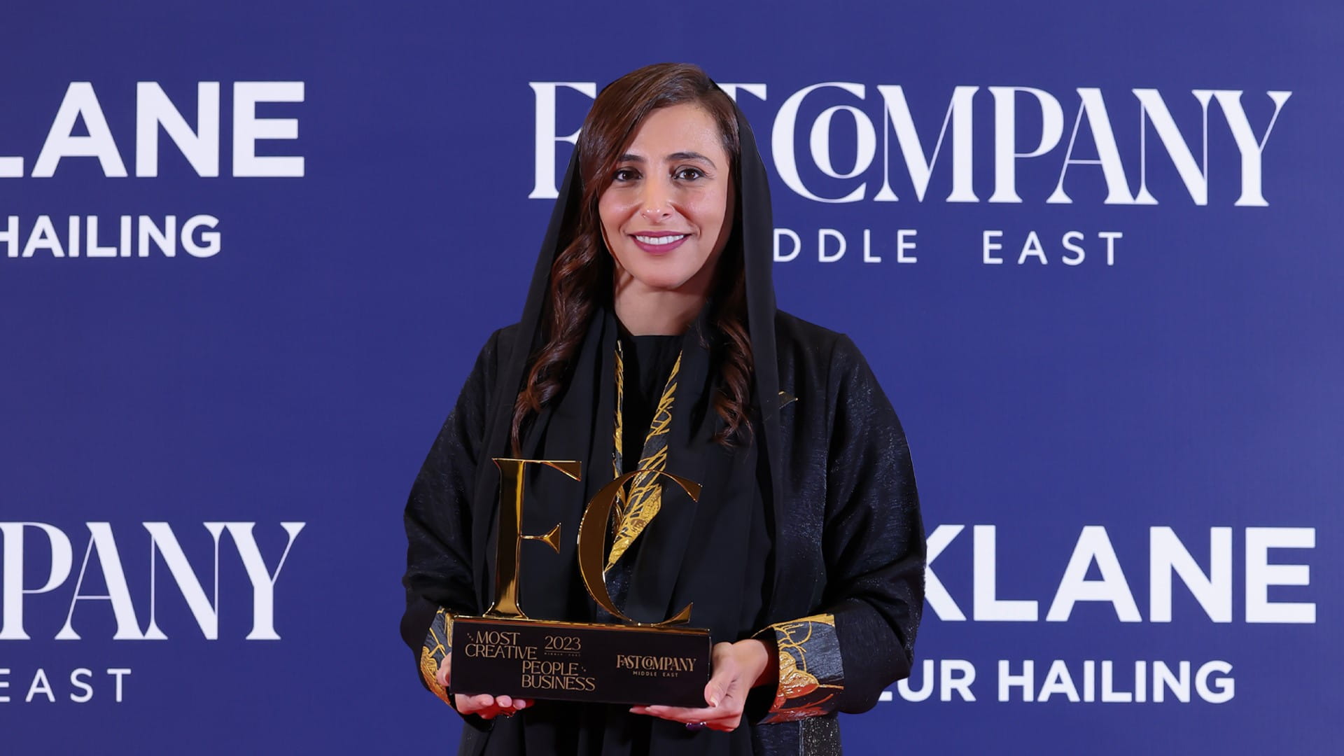 صورة بعنوان: بدور القاسمي تفوز بجائزة مجلة "فاست كومباني الشرق الأوسط" 