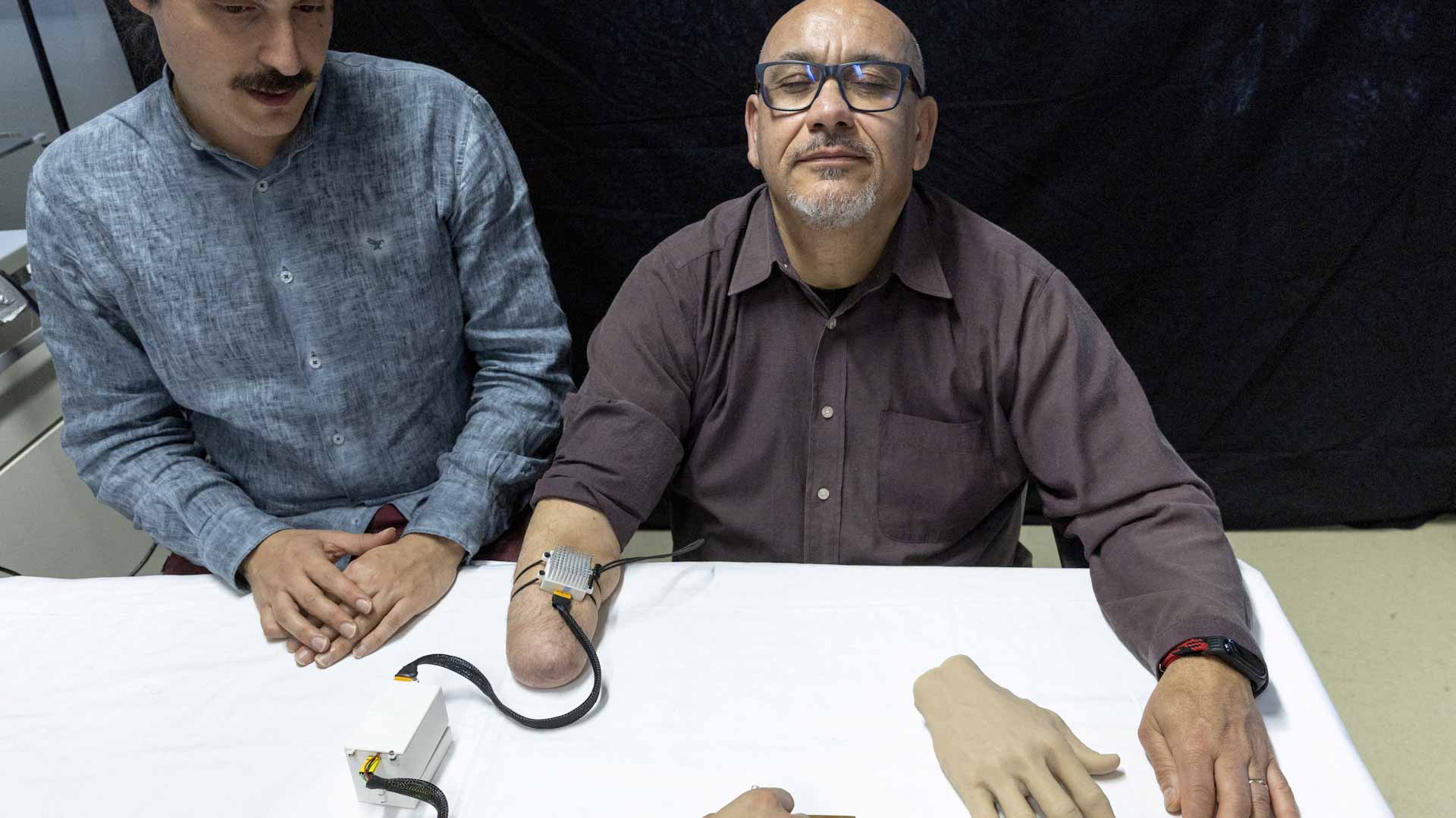 صورة بعنوان: بتطور مذهل..تقنية جديدة تمنح أمل الإحساس بدفء اللمسات لمبتوري اليد 