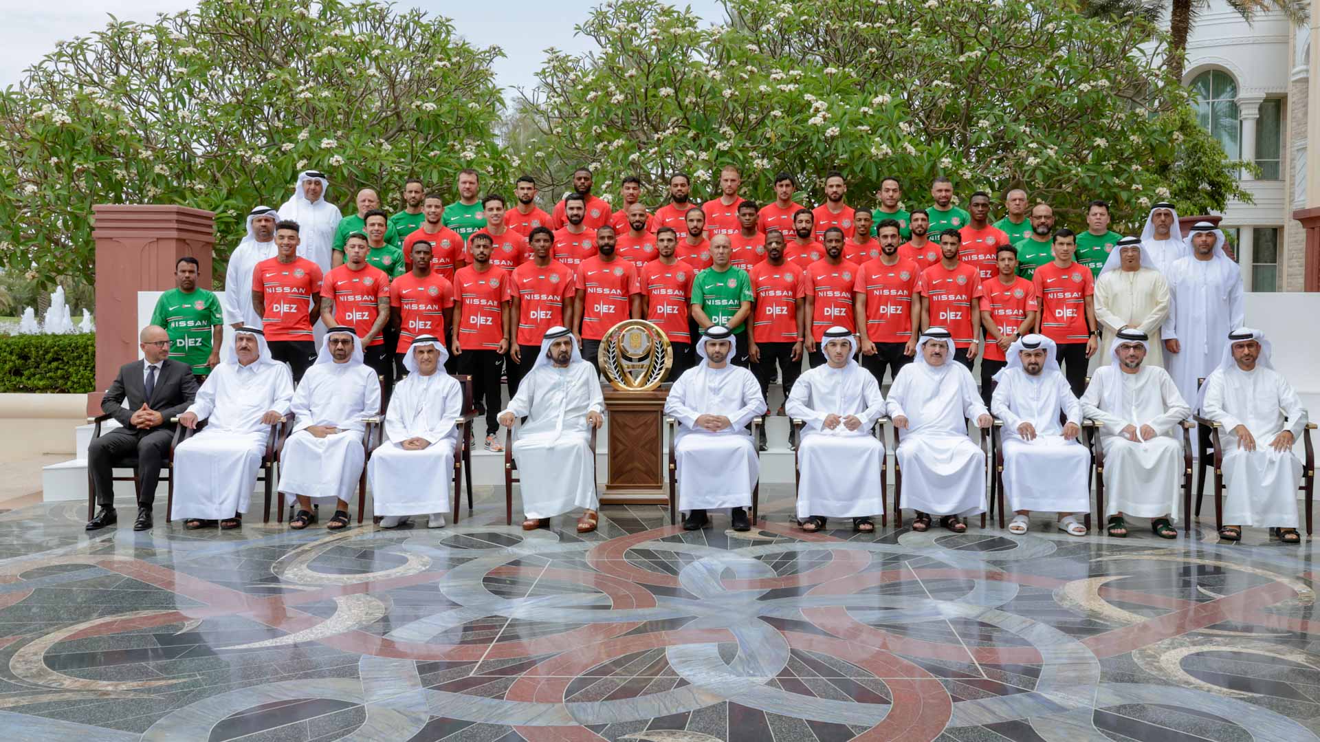 صورة بعنوان: محمد بن راشد يستقبل فريق شباب الأهلي 