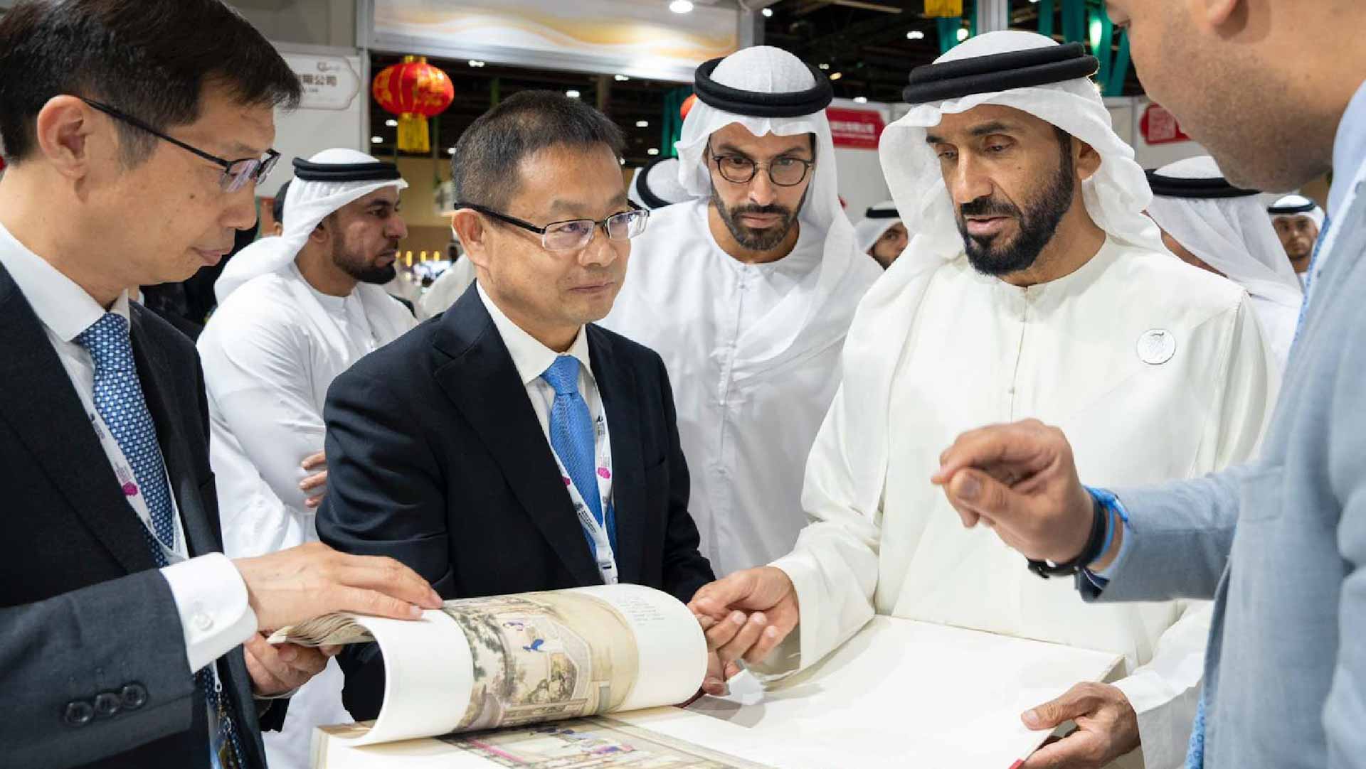 صورة بعنوان: نهيان بن زايد يفتتح معرض أبوظبي الدولي للكتاب في دورته الـ32 