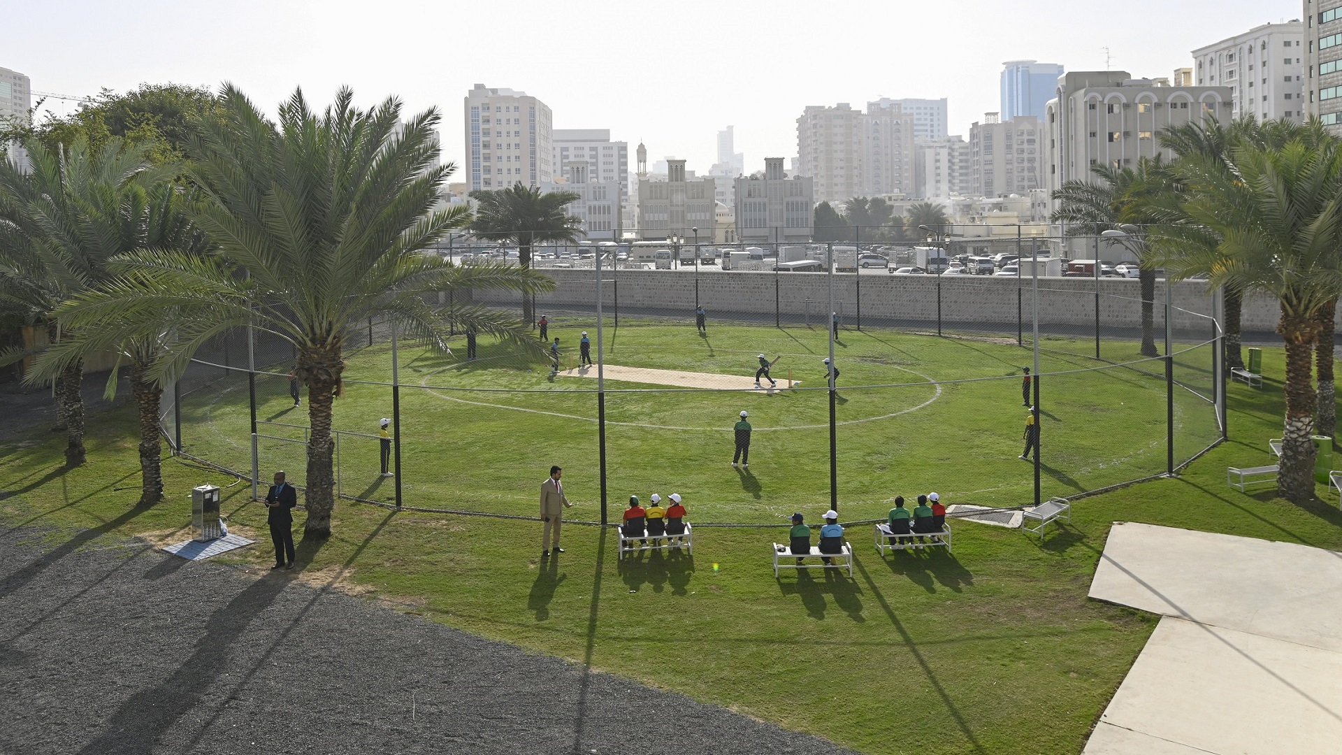 صورة بعنوان: مؤسسة الشارقة للفنون تحيي "عبر خط الطبشور" بتنظيم بطولة كريكيت 