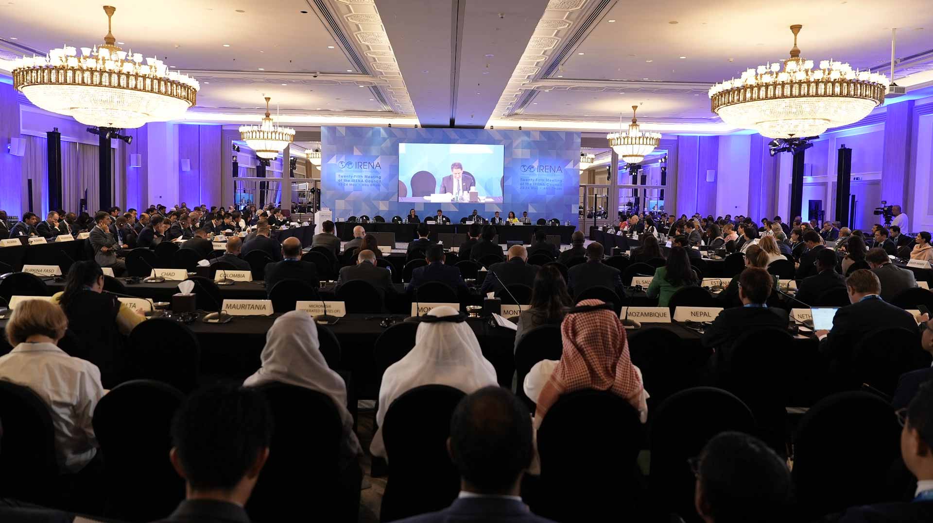 صورة بعنوان: "آيرينا" يقيّم التقدم المنجز في تحول نظام الطاقة قبيل انطلاق COP28 