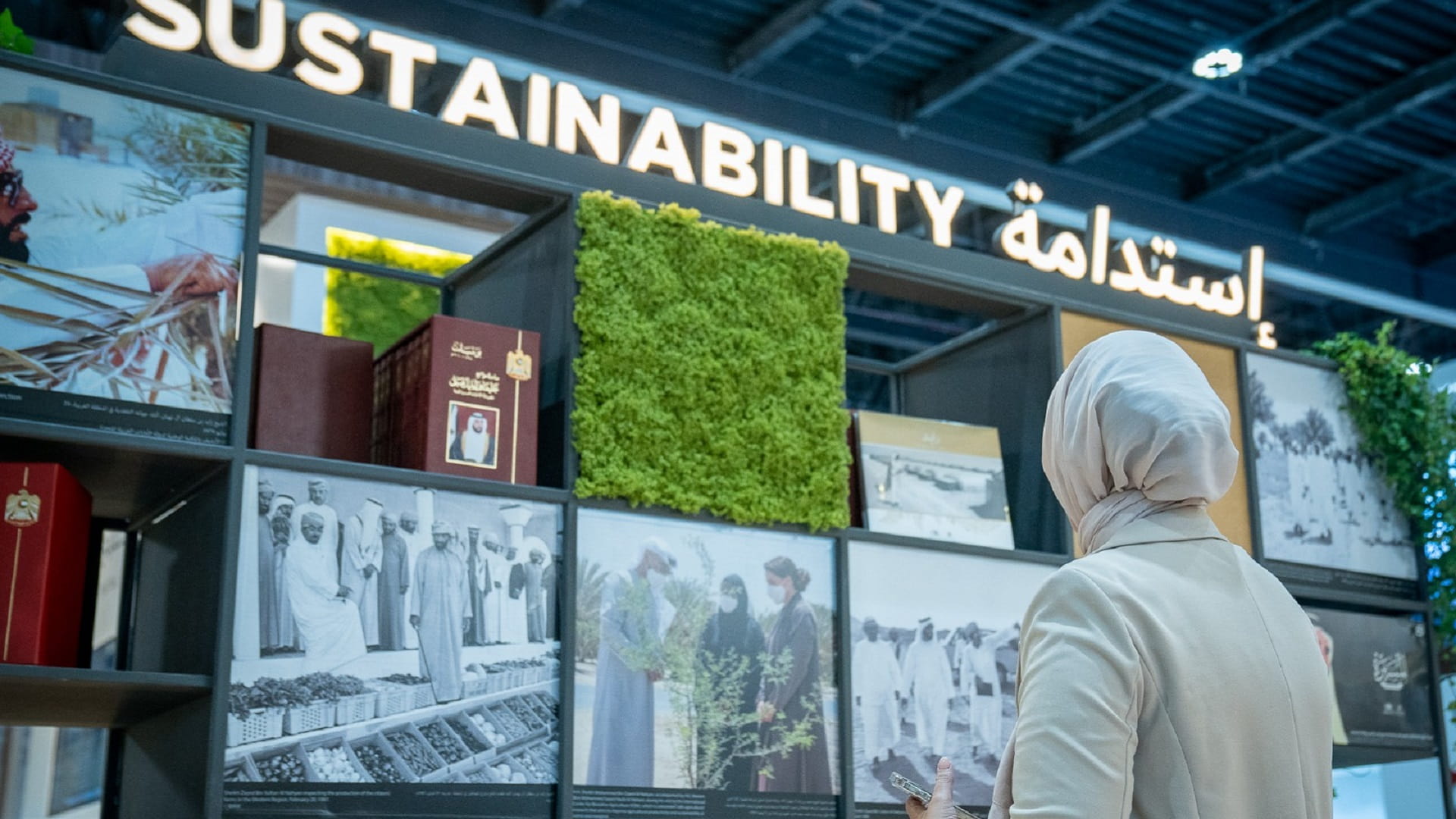 صورة بعنوان: الأرشيف والمكتبة الوطنية يستعرض مشاريعه وخدماته في "أبوظبي للكتاب" 