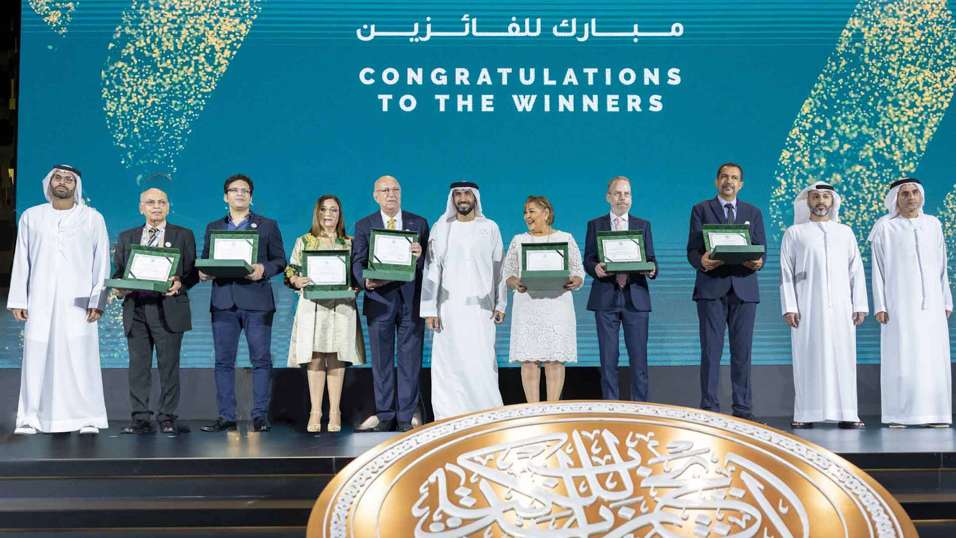 صورة بعنوان: نهيان بن زايد يكرم الفائزين بجائزة الشيخ زايد للكتاب بدورتها الـ17 