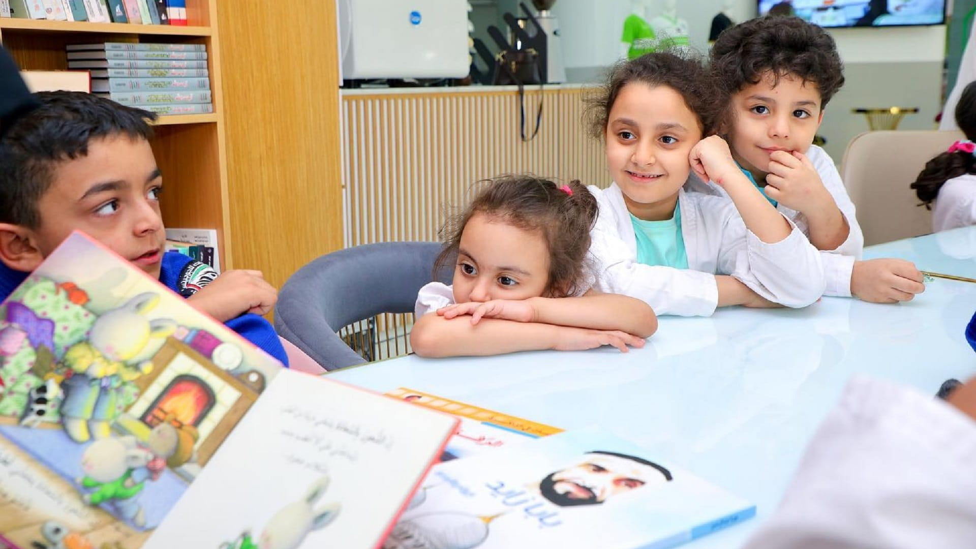 صورة بعنوان: نادي دبا الحصن ينظم برامج ثقافية للاعبيه الصغار 