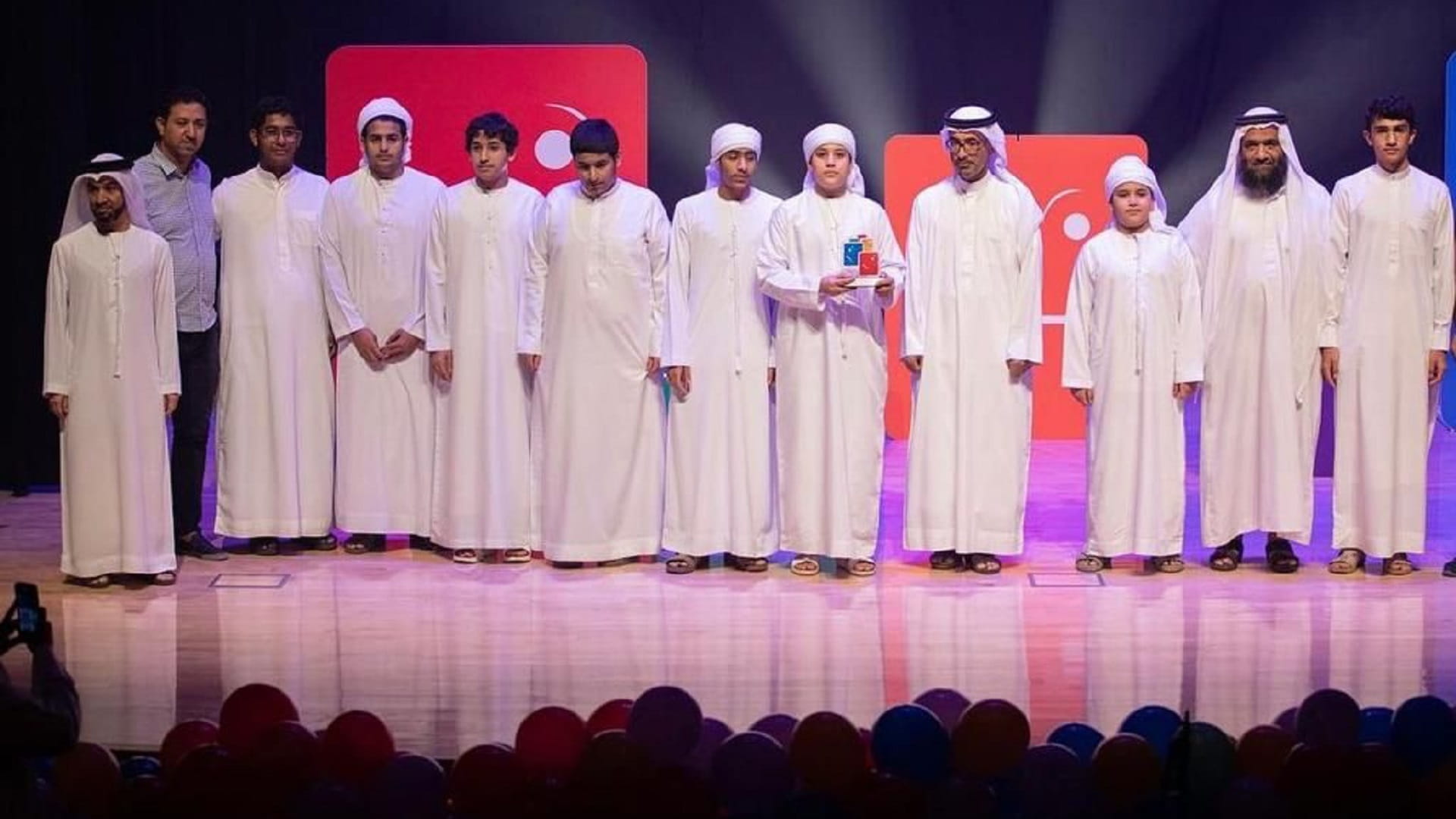 صورة بعنوان: لاعبو نادي مليحة يشاركون بمهرجان الشارقة للمسرح المدرسي 