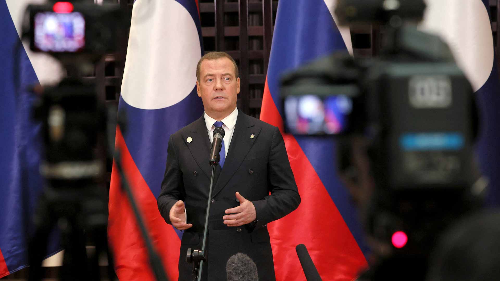 صورة بعنوان: ميدفيديف يكشف رد الفعل الروسي في حال قدم الغرب أسلحة لأوكرانيا 