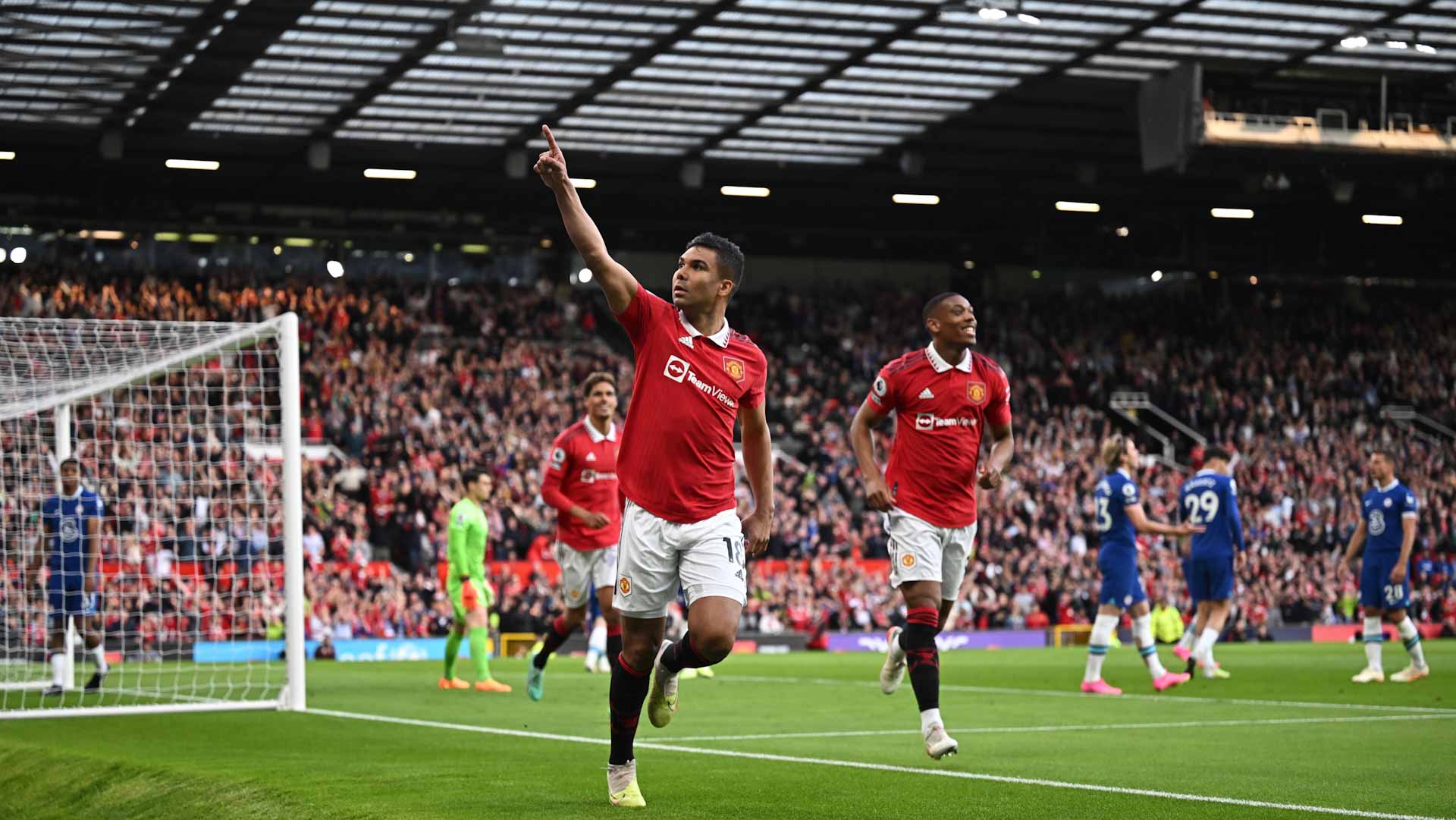 صورة بعنوان: مانشستر يونايتد يحسم تأهله لدوري الأبطال الموسم المقبل  