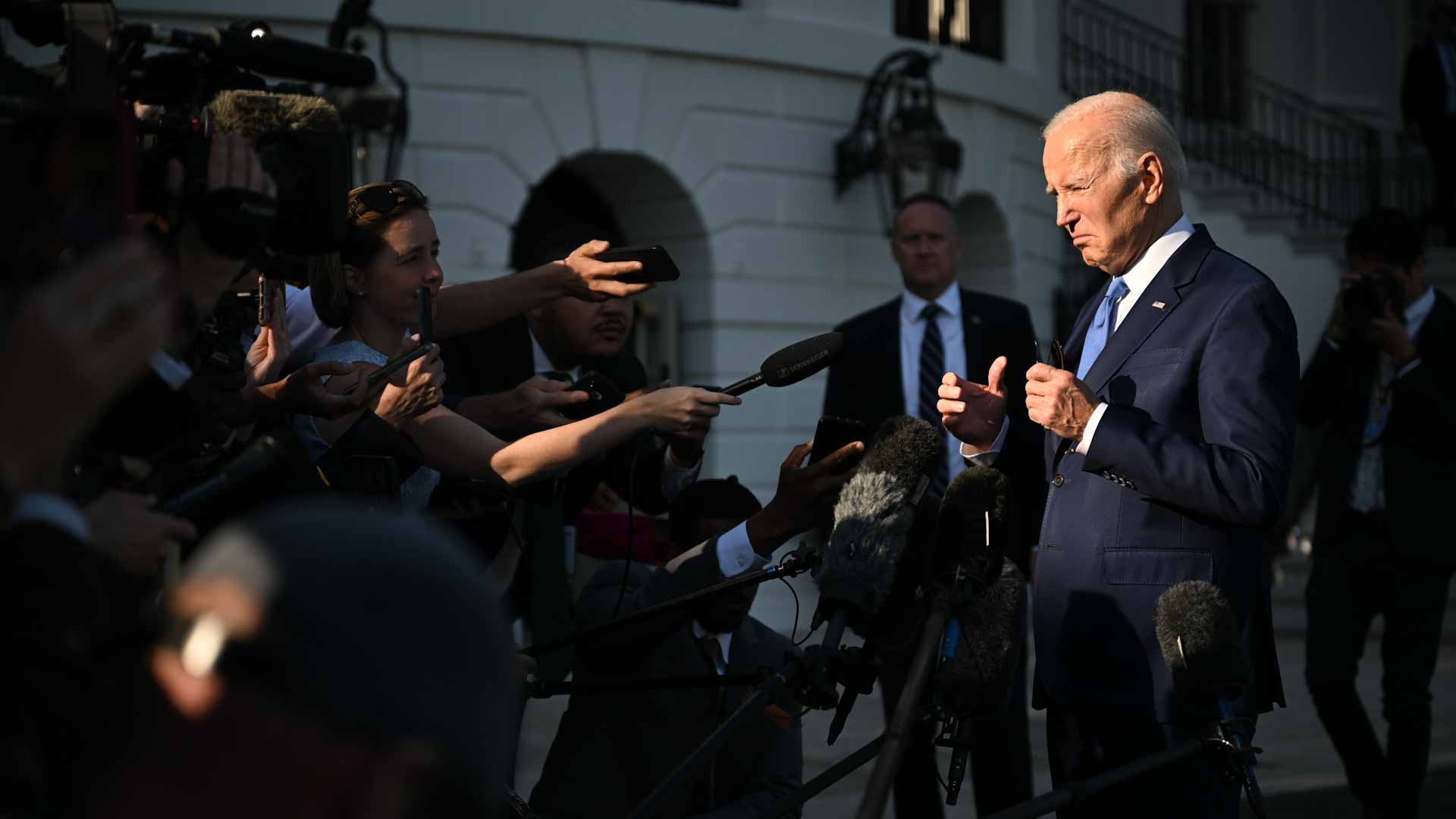 Image for the title: Biden "optimistic" of imminent US debt deal 
