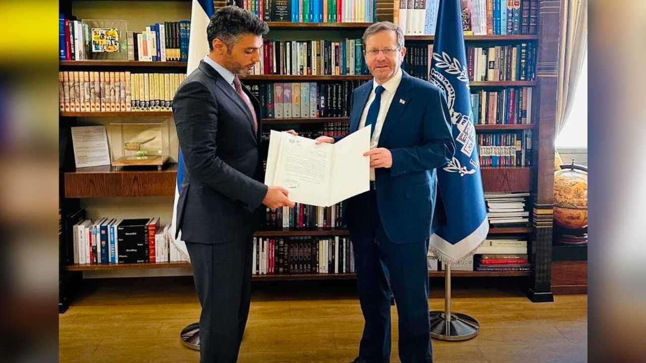 صورة بعنوان: رئيس الدولة يبعث رسالة خطية إلى رئيس إسرائيل تتضمن دعوة لحضورCOP28 