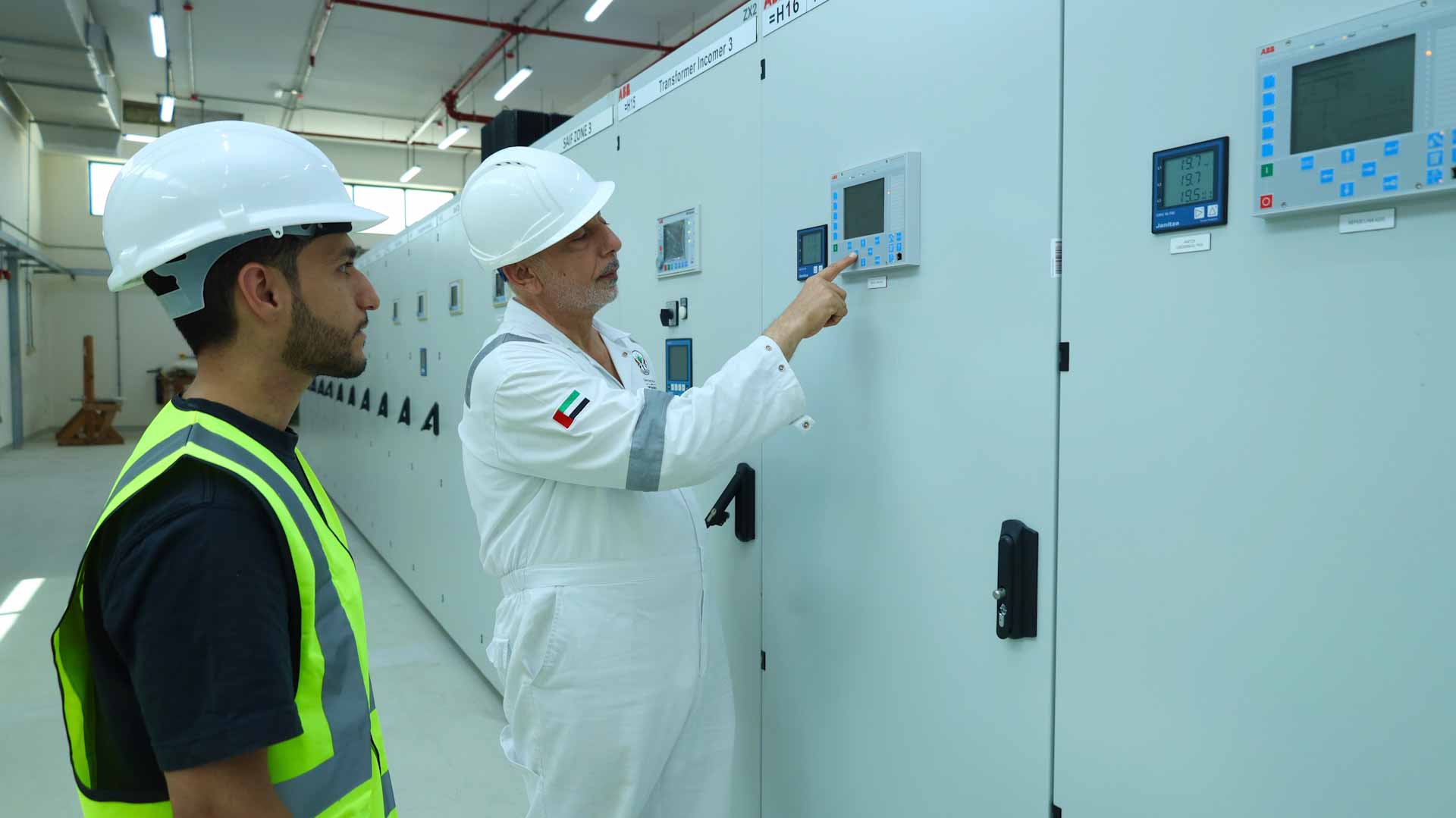 صورة بعنوان: كهرباء الشارقة تنجز مشروع تعديل الشبكة الكهربائية بمنطقة واسط  