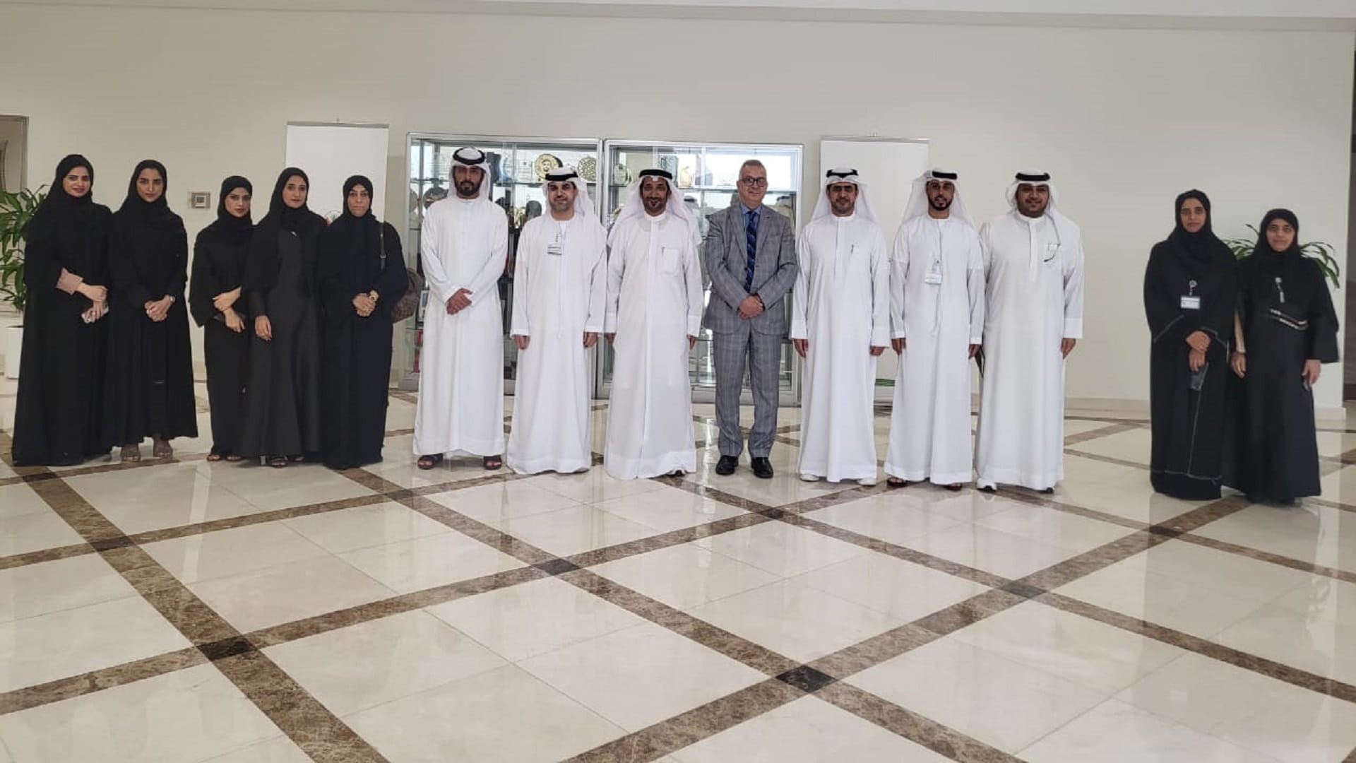 صورة بعنوان: "اقتصادية الشارقة" تستقبل وفداً من جامعة خورفكان 