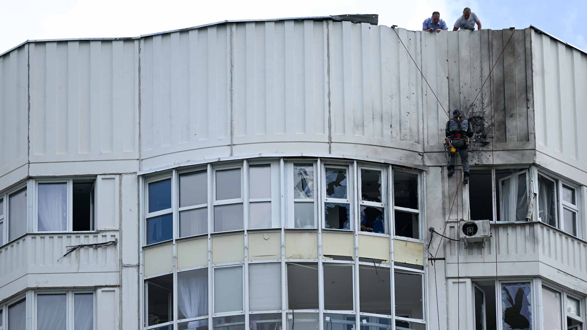 Image for the title: Ukraine strikes Moscow with eight drones, Russia says 