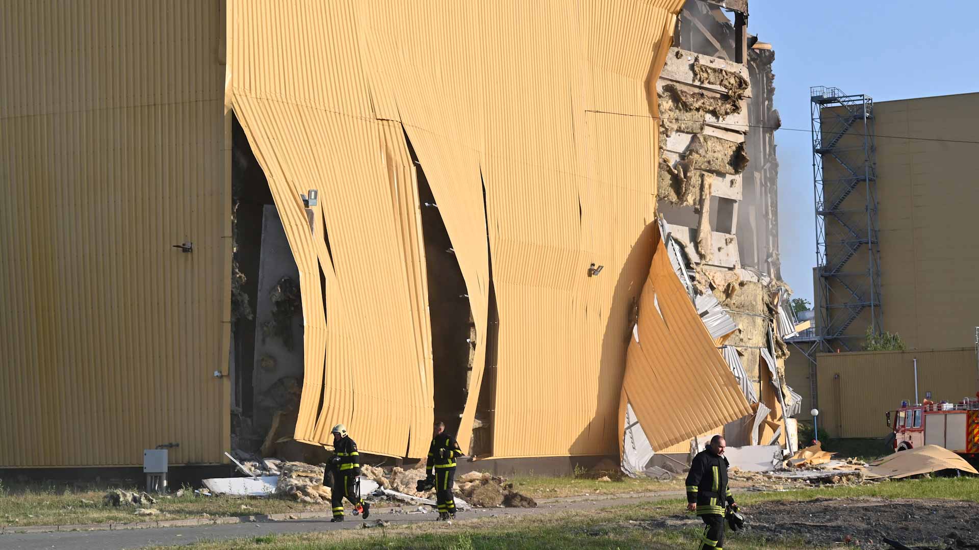 Image for the title: Russia launches rare daytime strike on Kiev with missiles 