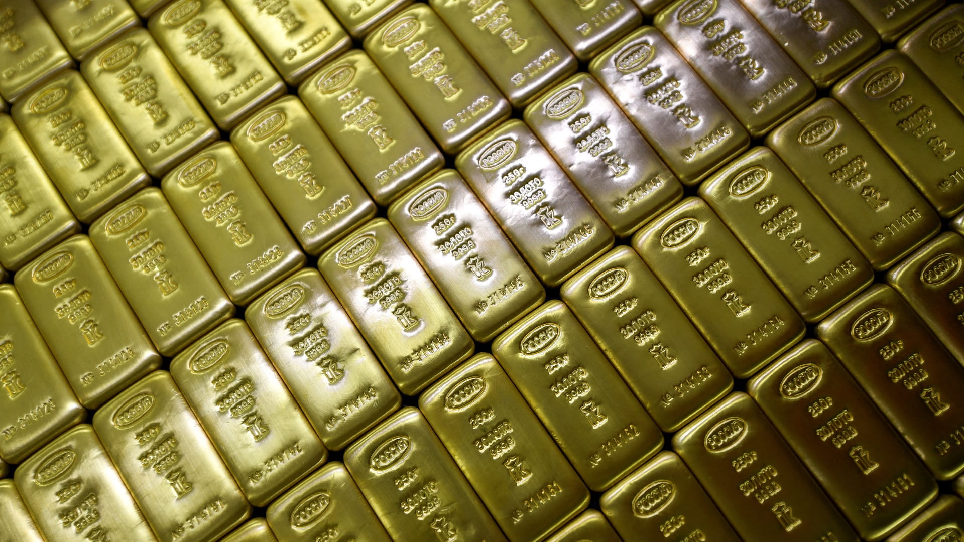 صورة بعنوان: الدولار يهبط والذهب يتعافى وسط تفاؤل حول اتفاق سقف الدين بأميركا 