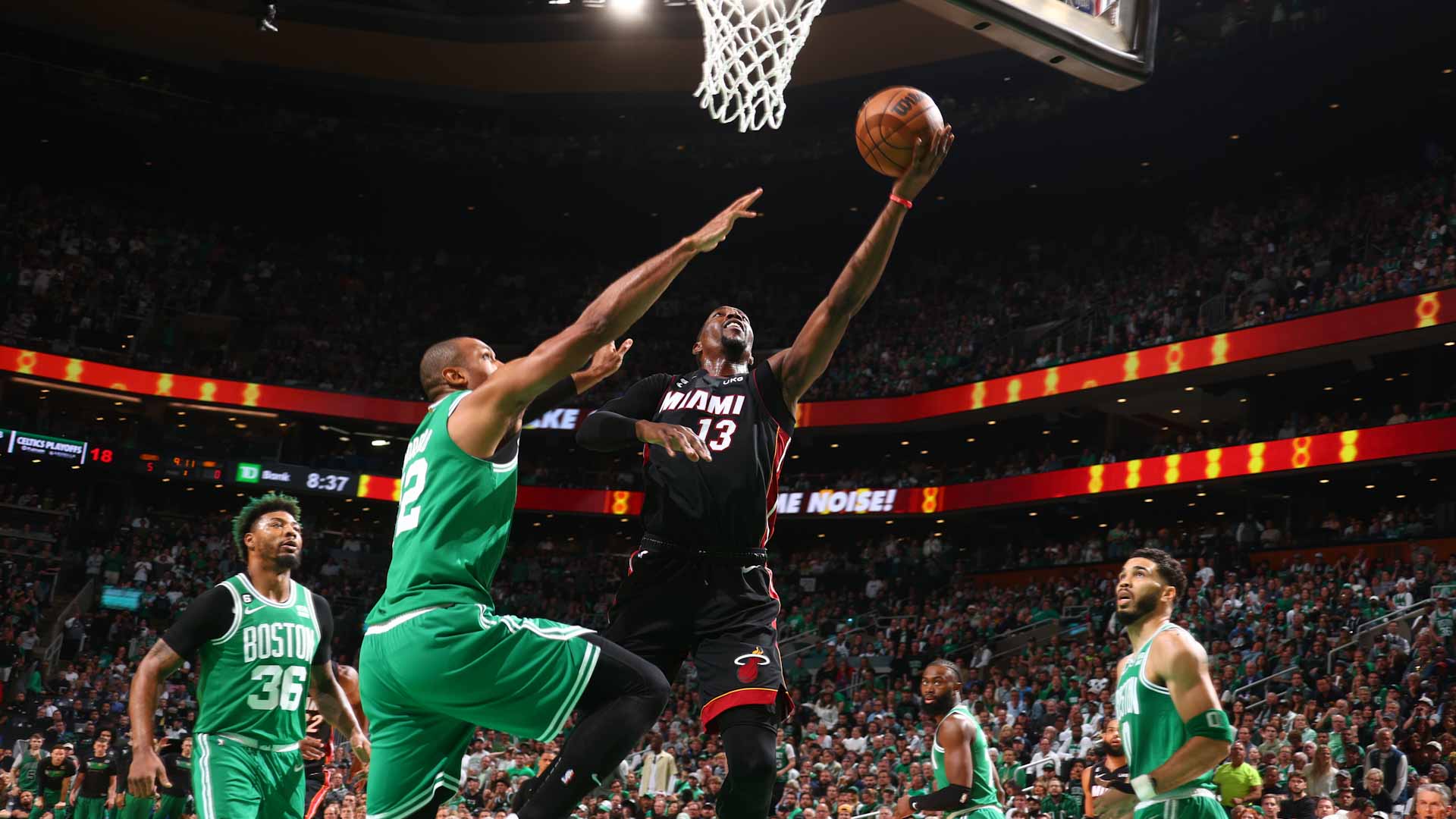 صورة بعنوان: ميامي هيت يتأهل لنهائي دوري السلة الأميركي 