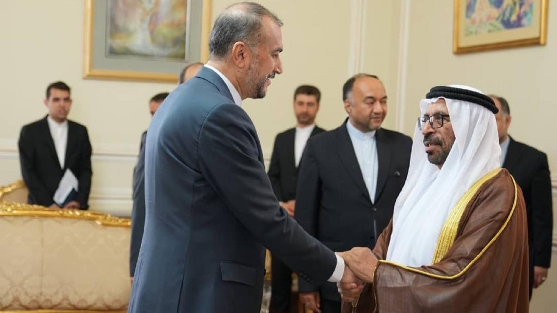 صورة بعنوان: المرر يبحث مع وزير خارجية إيران مسارات التعاون 