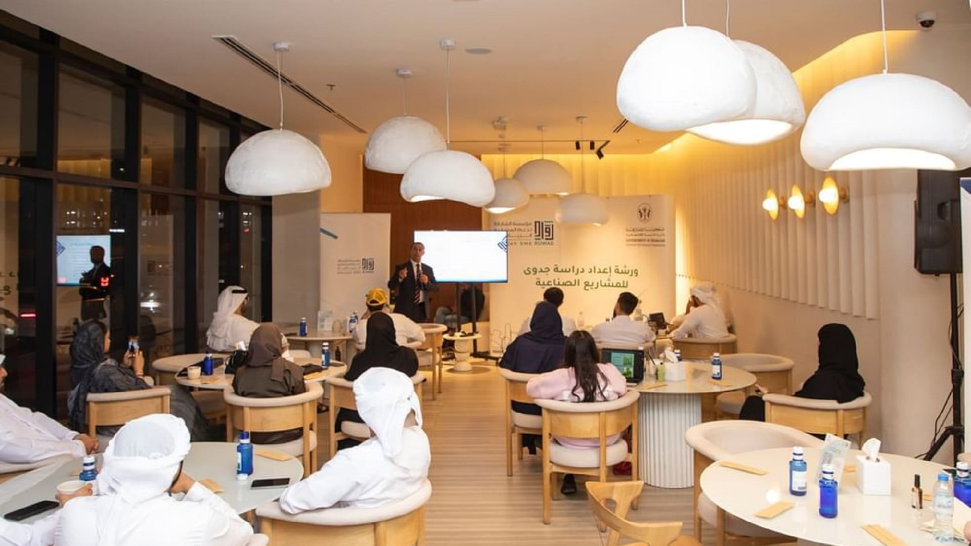 صورة بعنوان: اقتصادية الشارقة ورواد تنظمان ورشة دراسة جدوى المشاريع الصناعية 