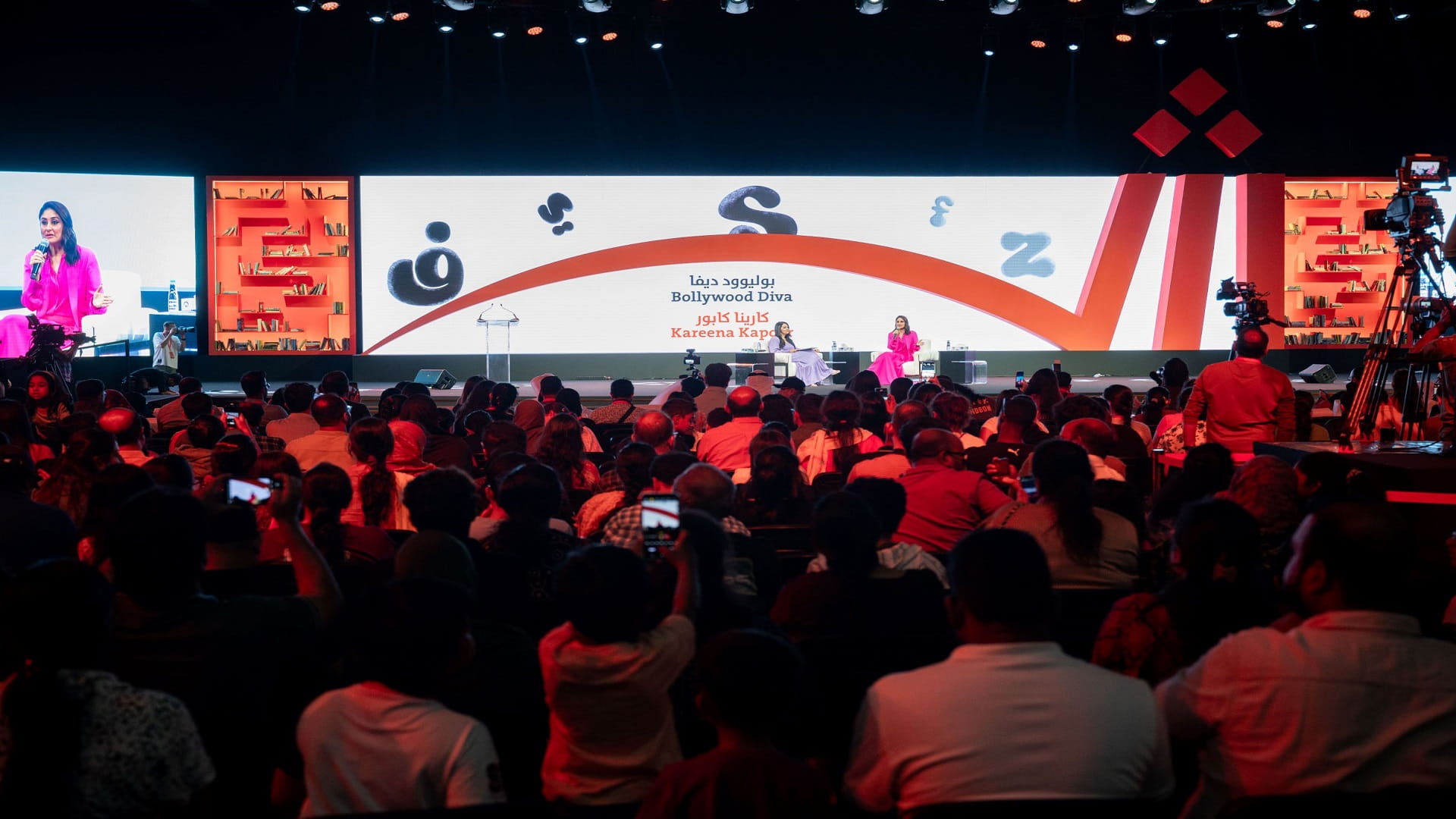 صورة بعنوان: كارينا كابور في "الشارقة للكتاب 2023": دعم المعجبين يمنحني الثقة 