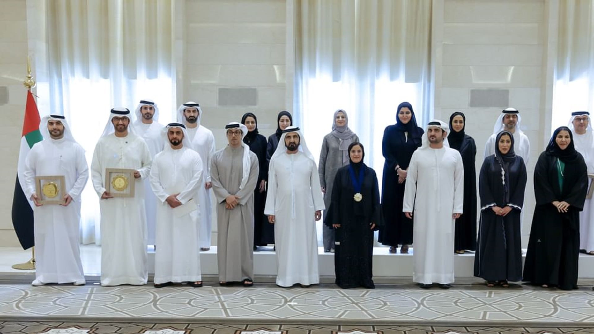 صورة بعنوان: محمد بن راشد يكرم الفائزين بالدورة الـ 5 لمؤشر التوازن بين الجنسين 
