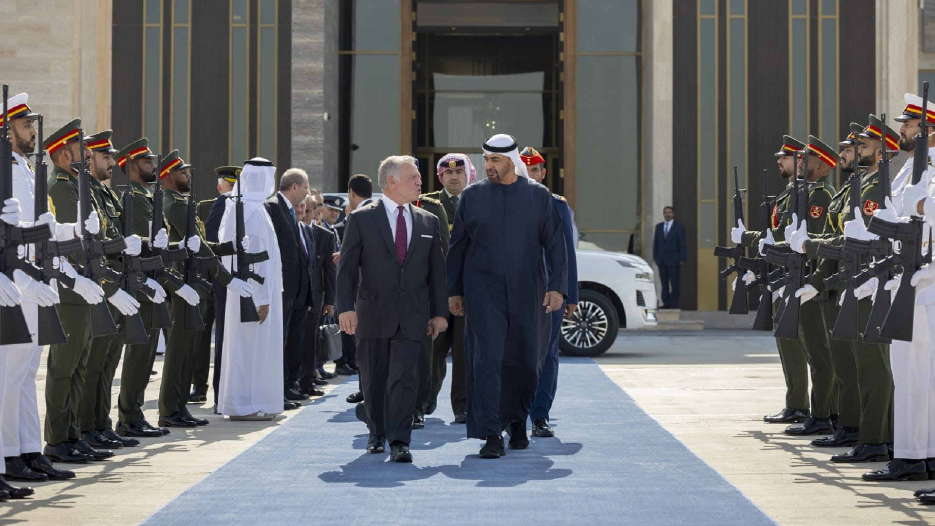 صورة بعنوان: ودعه رئيس الدولة.. ملك الأردن يغادر البلاد 