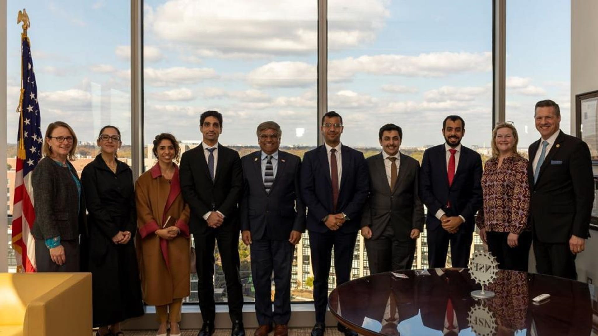 صورة بعنوان: وفد دولة الإمارات يعقد اجتماعات في البيت الأبيض 