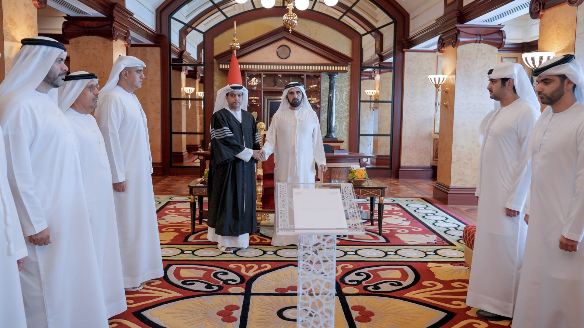 صورة بعنوان: محمد بن راشد: القانون سياج المجتمع وضمانة حقوق وكرامة أفراده 