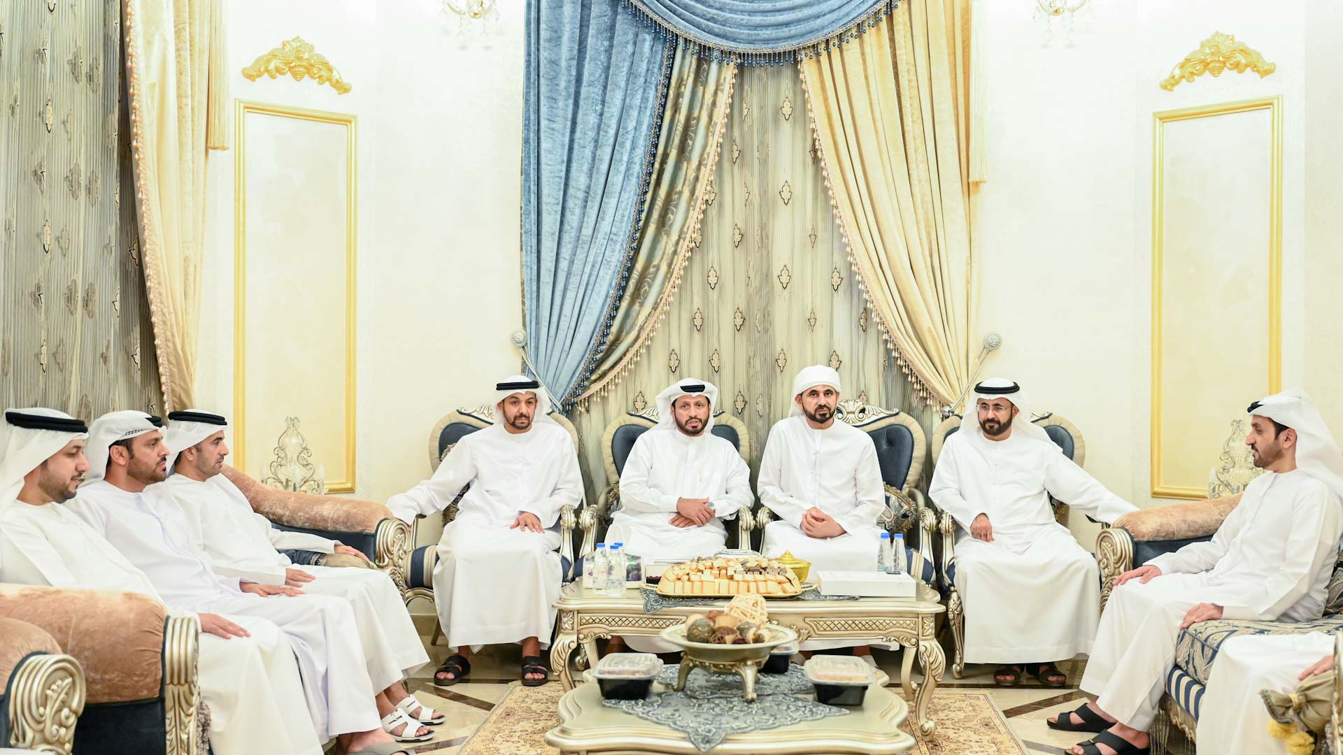 صورة بعنوان: قائد عام شرطة الشارقة يزور العميد محمد الكتبي للاطمئنان على صحته 