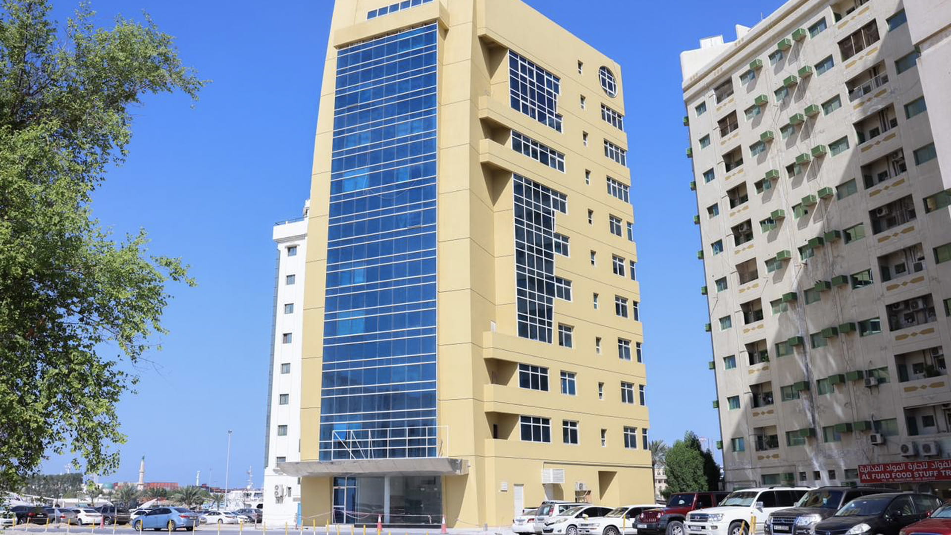 صورة بعنوان: بلدية الشارقة تنجز أول مبنى ضمن مشروع الحد من حرائق الأبراج 