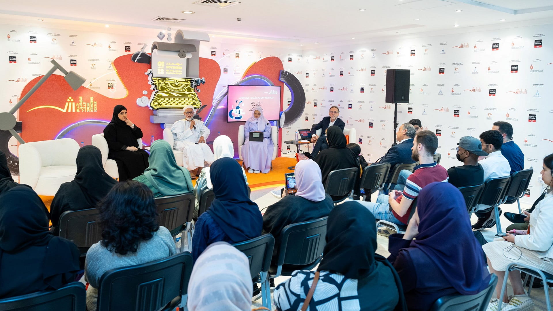 صورة بعنوان: أدباء: العربيّة هي الأسرع تطوّراً والأوسع تأثيراً بين لغات العالم 