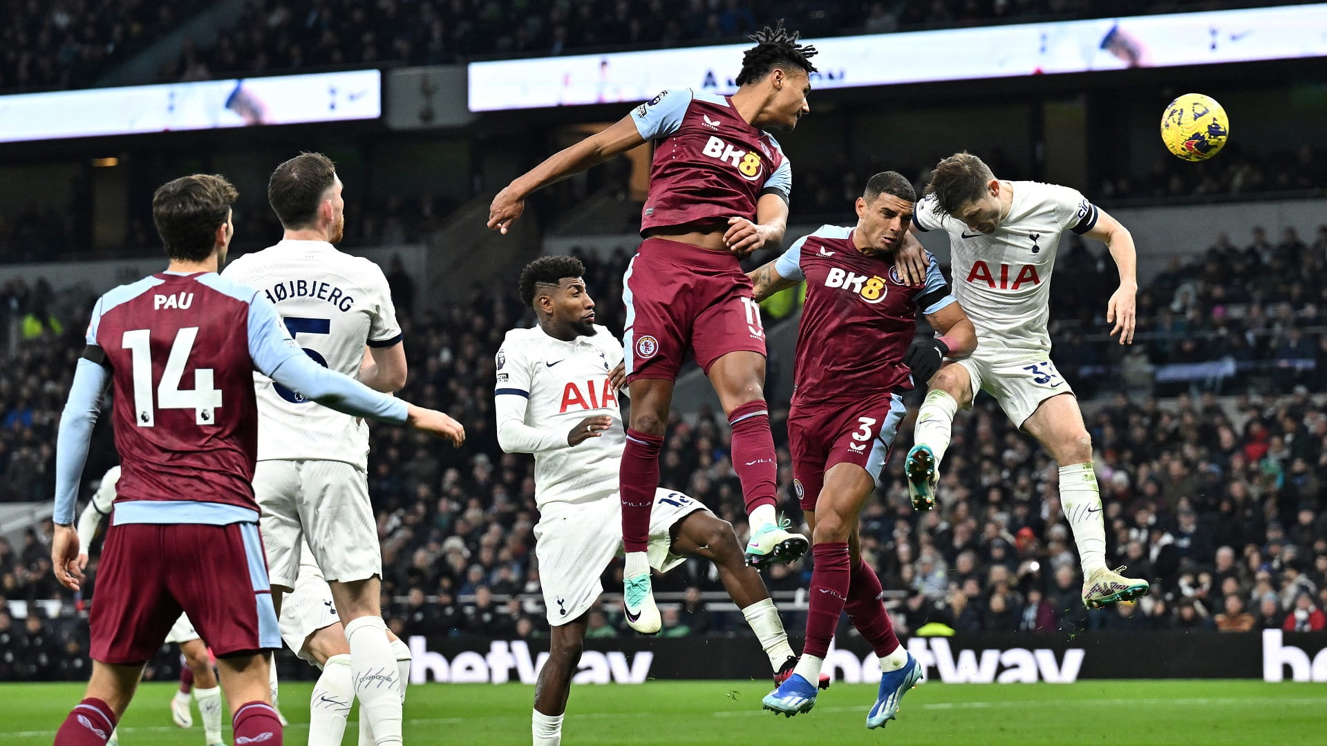 صورة بعنوان: أستون فيلا يزيد من أوجاع توتنهام في الدوري الإنجليزي 