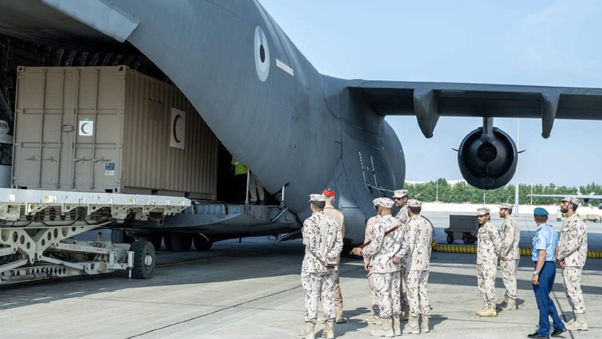 صورة بعنوان: ضمن "الفارس الشهم 3".. الإمارات تواصل شحن المستشفى الميداني لغزة 