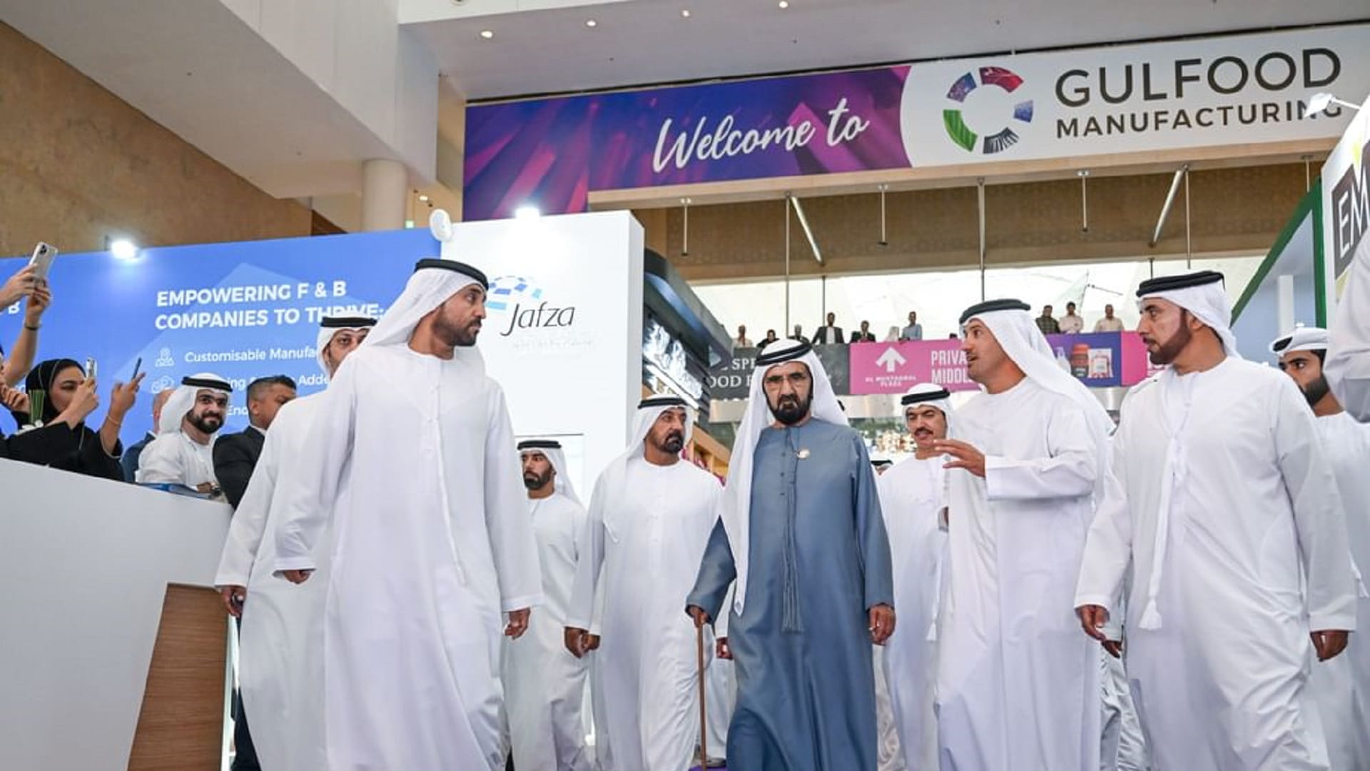 صورة بعنوان: محمد بن راشد: الإمارات ترسّخ دورها بتشكيل مستقبل القطاعات الحيوية 